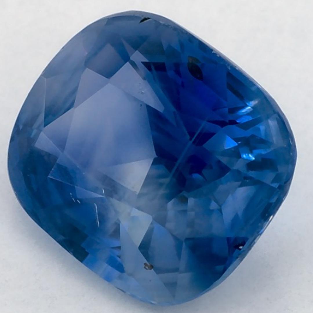 Dieser natürliche blaue Saphir bietet Eleganz und Raffinesse. Mit seinem anmutigen Farbton, seiner Klarheit und seinem natürlichen Charakter ist dieser Saphir eine ausgezeichnete Wahl für die Herstellung von maßgeschneiderten Schmuckstücken wie