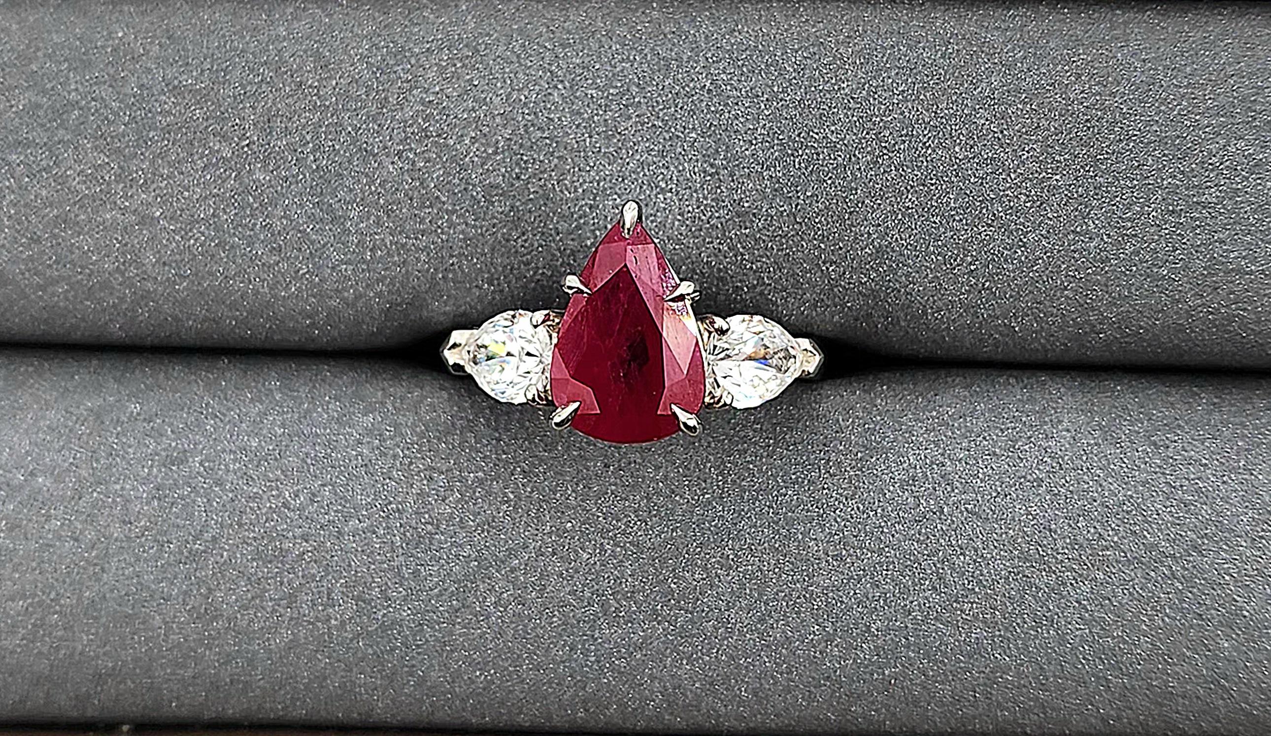 Anello con rubino naturale certificato GIA da 4,02 carati e diamante certificato GIA