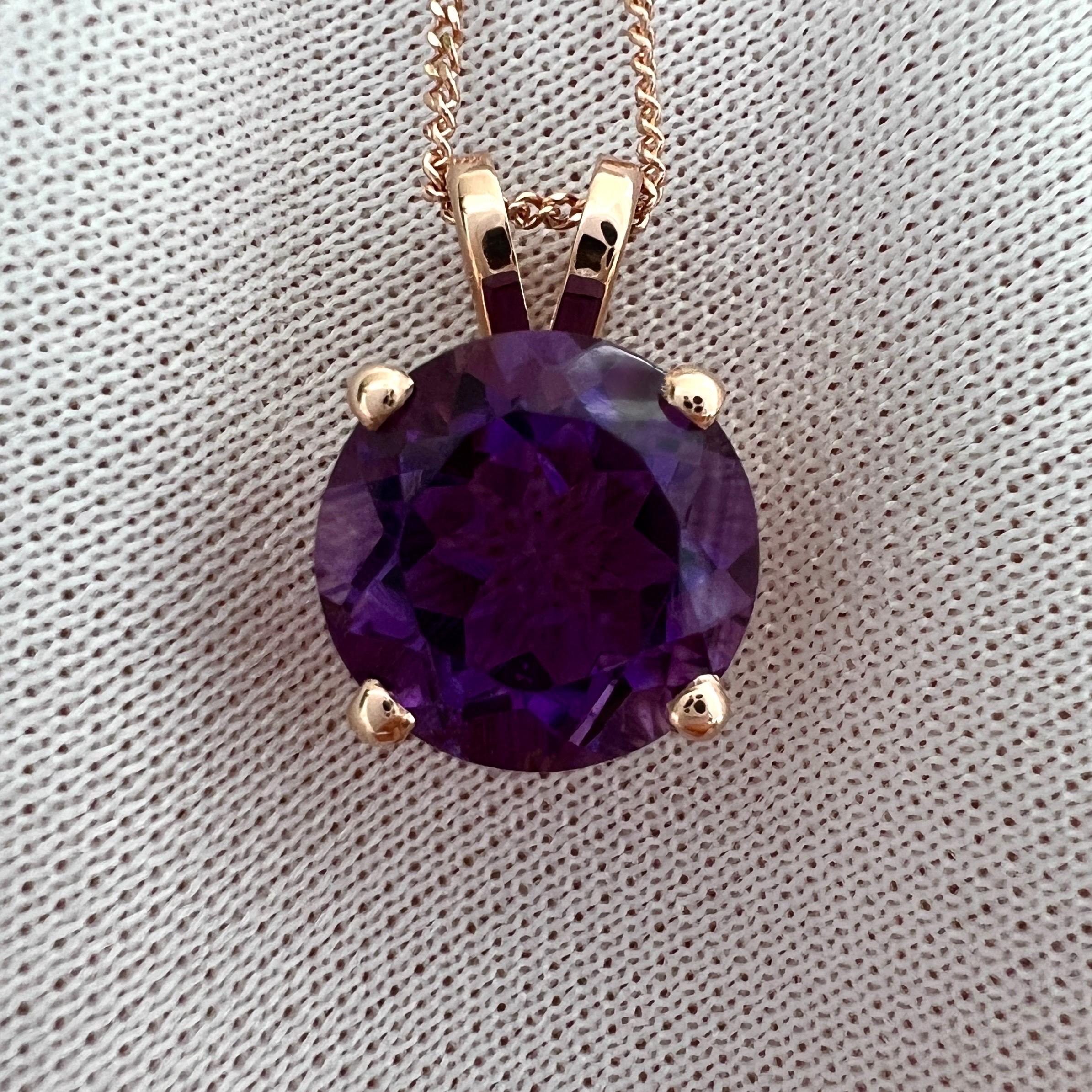 Natürlicher runder Brillantschliff tief lila Amethyst 14k Rose Gold Anhänger Halskette. 

4,02 Karat violetter Turmalin mit einer schönen tiefvioletten Farbe, ausgezeichneter Klarheit und einem exzellenten runden Brillantschliff.
Eingefasst in einen