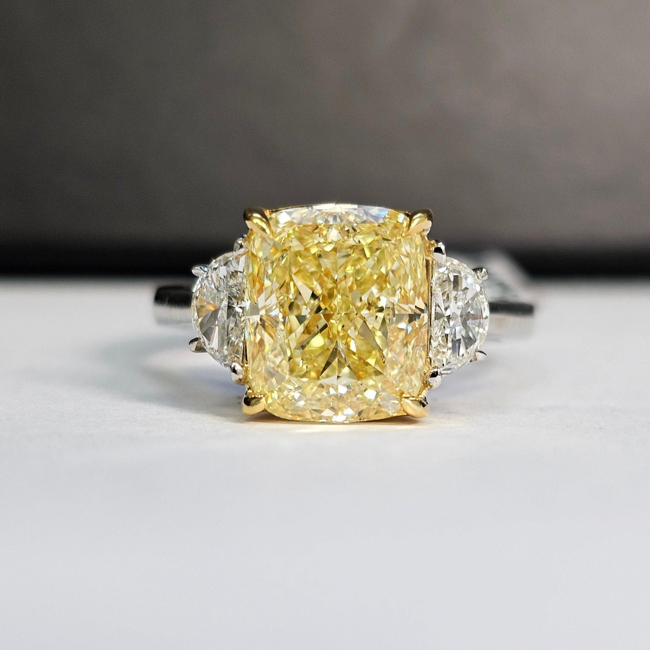 4.02ct Fancy Yellow Cushion Cut Diamond Engagement Ring In New Condition For Sale In New York, NY