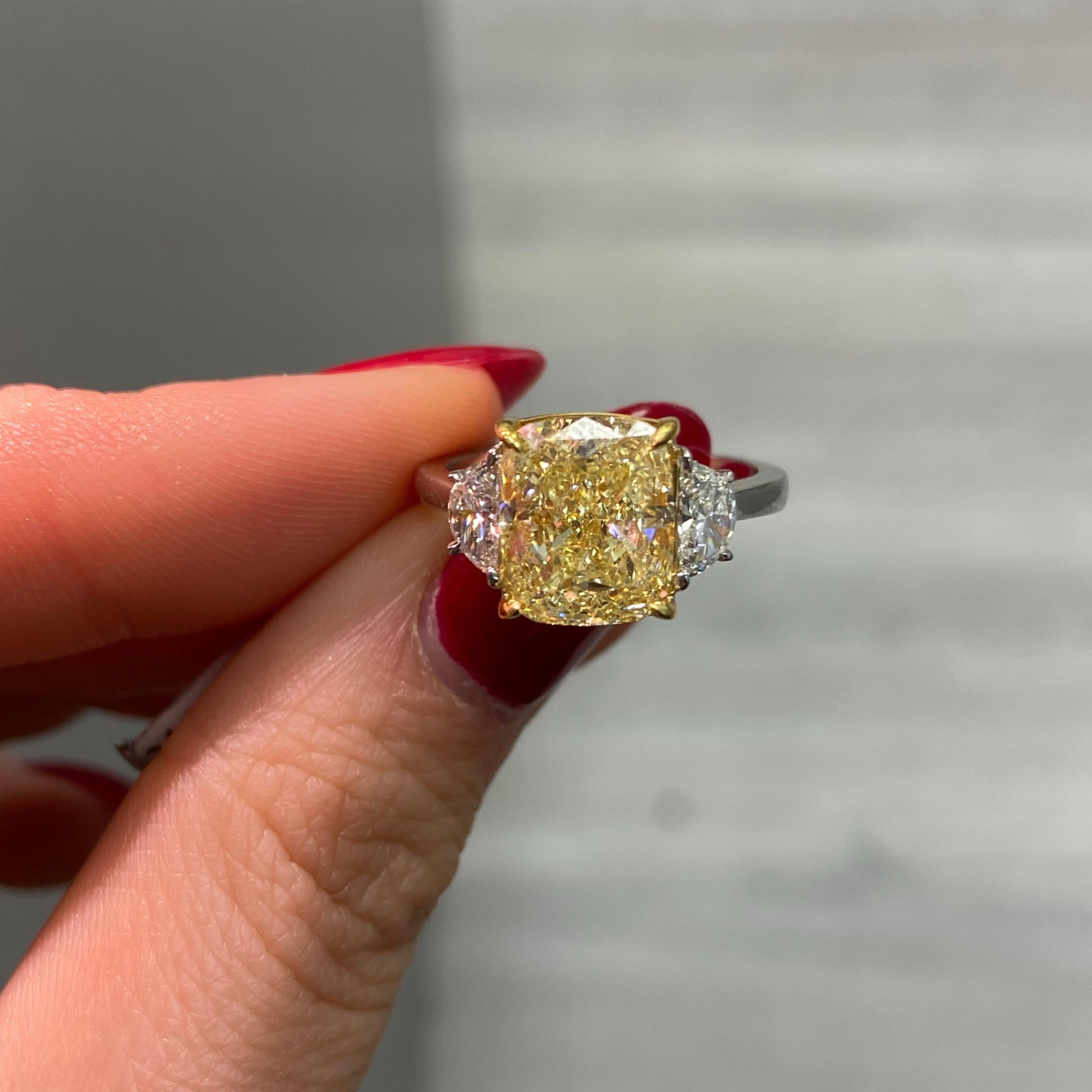 Women's 4.02ct Fancy Yellow Cushion Cut Diamond Engagement Ring For Sale