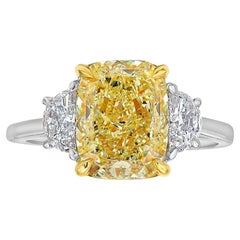 Bague de fiançailles jaune fantaisie avec diamant taille coussin de 4,02 carats