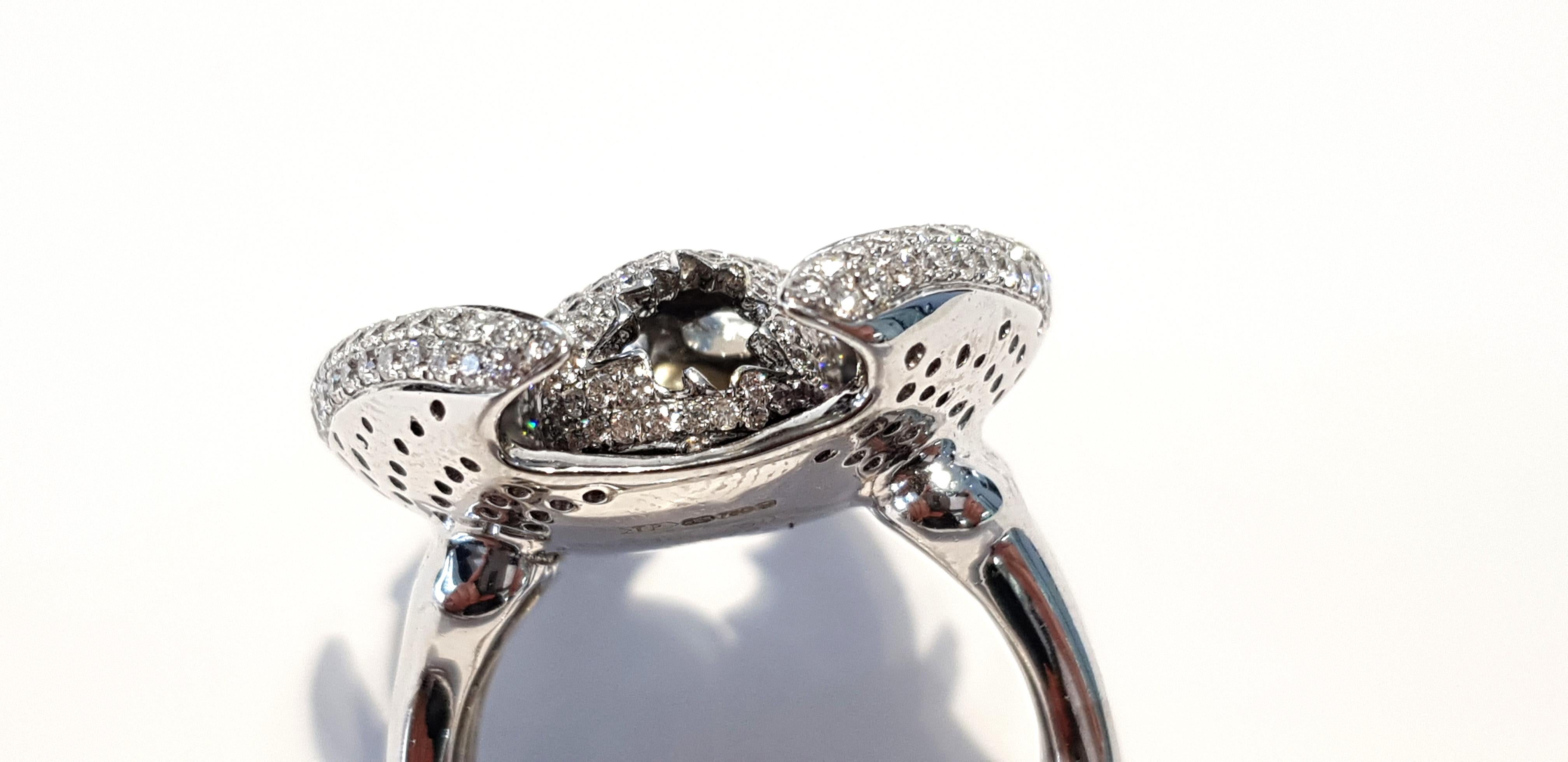 Tresor Bespoke 4 Carat Diamond Black White 18 Karat Gold Cocktail Skull Ring For Sale 1