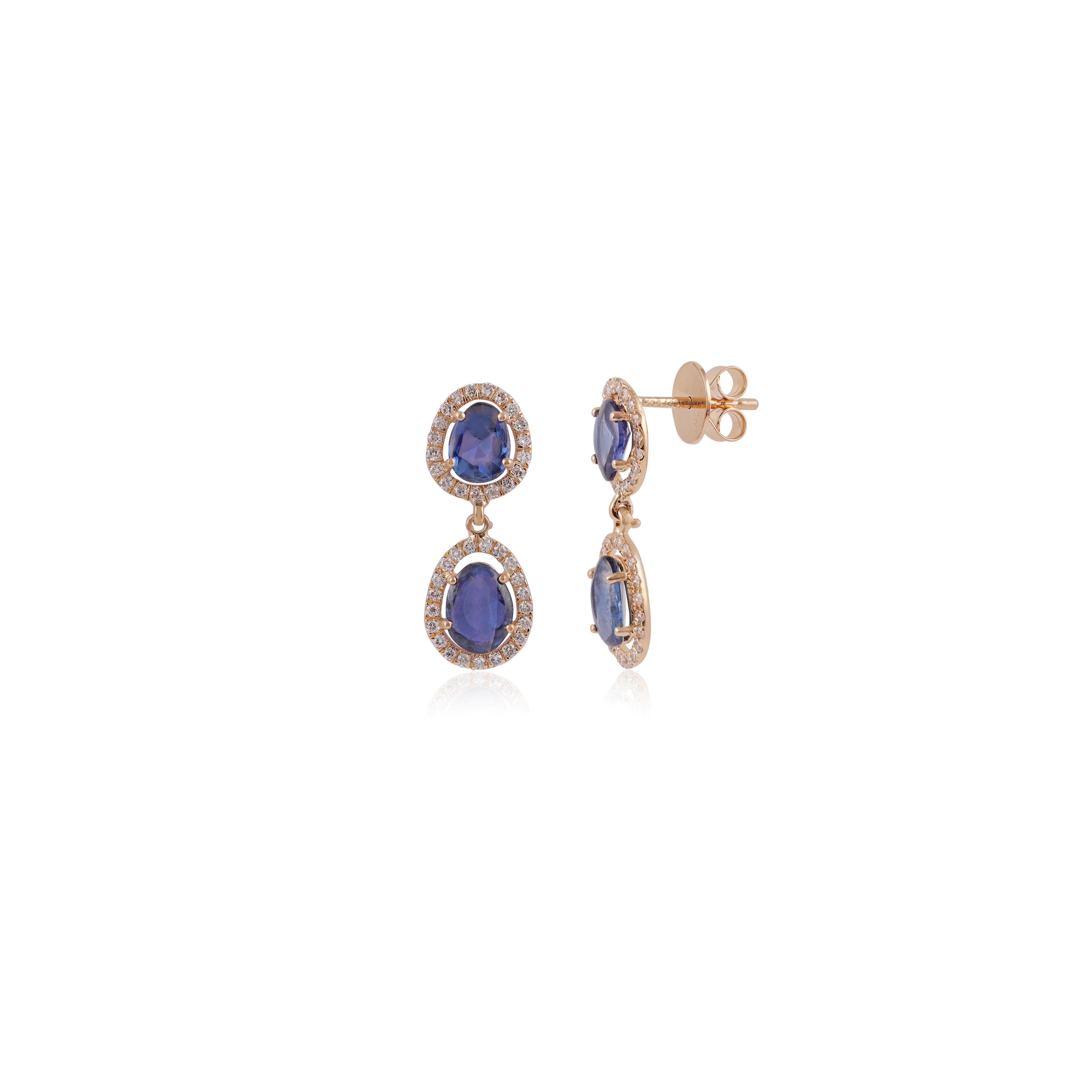 Contemporary 4.03 Carat Blue Sapphire and Diamond Earring Studded in 18 Karat Yellow Gold For Sale