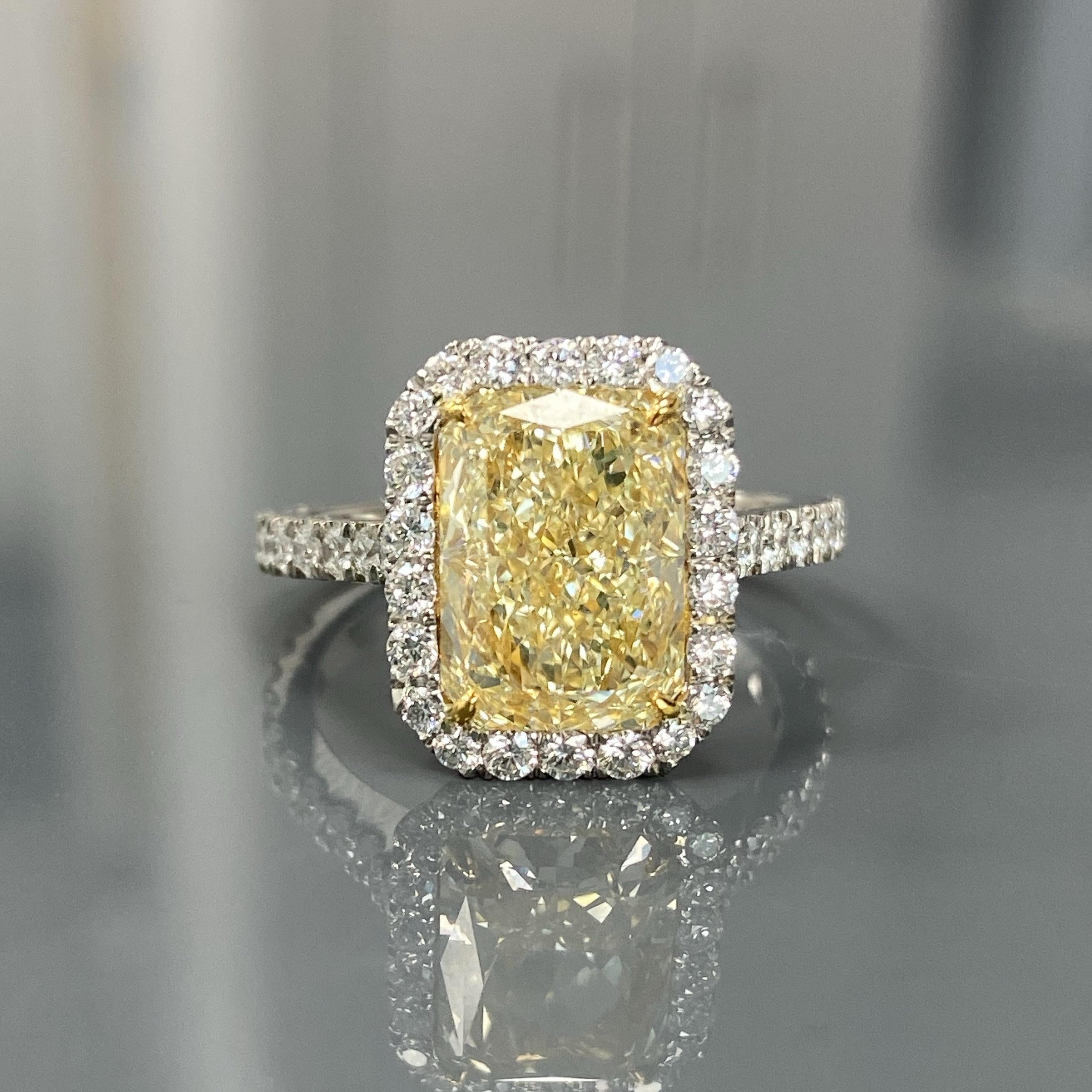 Beautiful canary diamond ring with great life and shine

4.03 Carat
W-X Color 
Radiant Cut 
VS2 Clarity 
0.66 Carats of White Rounds 
Set in Platinum and 18k Yellow Gold
Handmade in NYC
Size 6.5

Color faces up like a Fancy Yellow