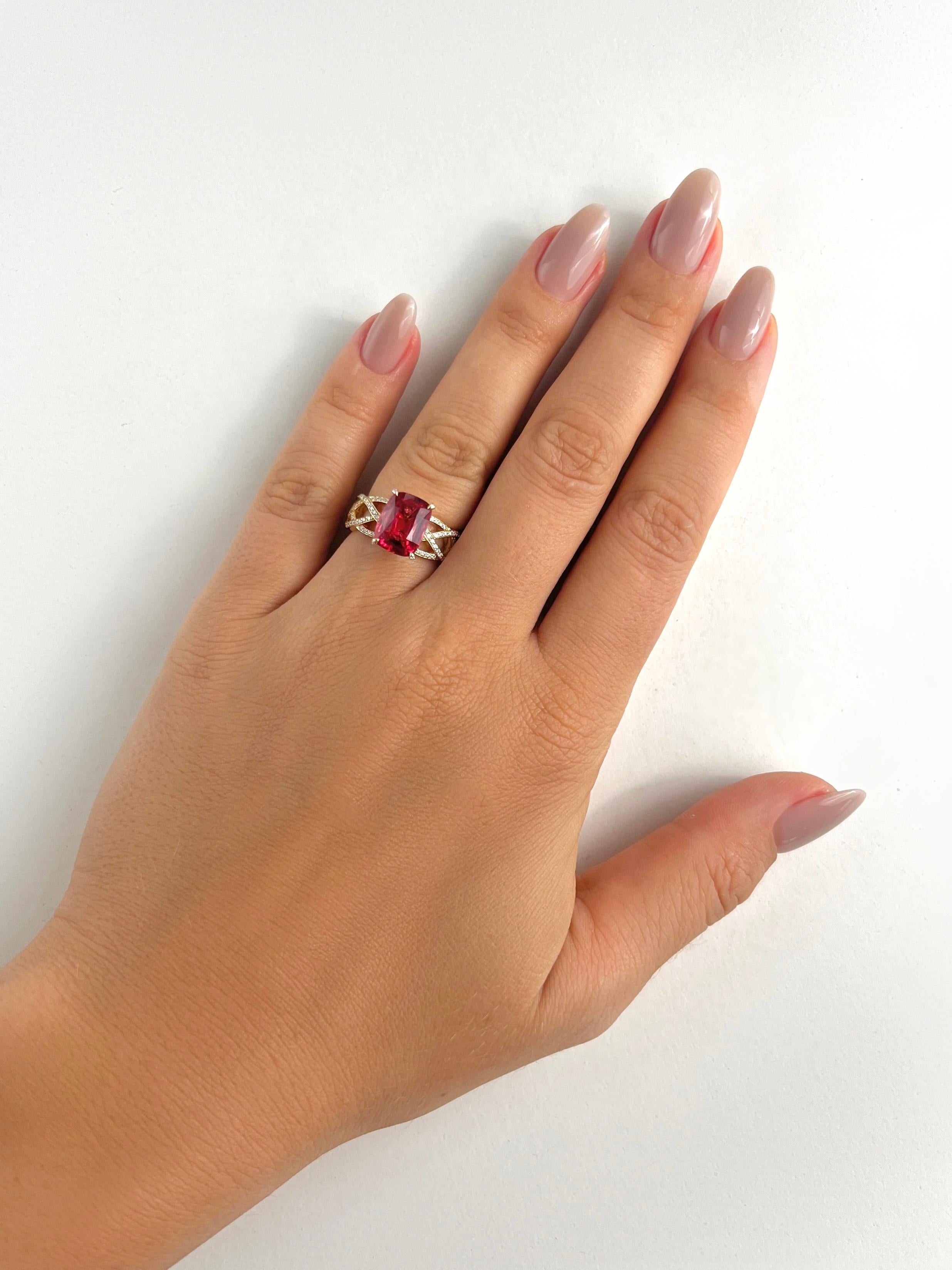 4.03 Carat Mahenge Red Spinel Ring with Diamond Braided Band in 18k Yellow Gold For Sale 2