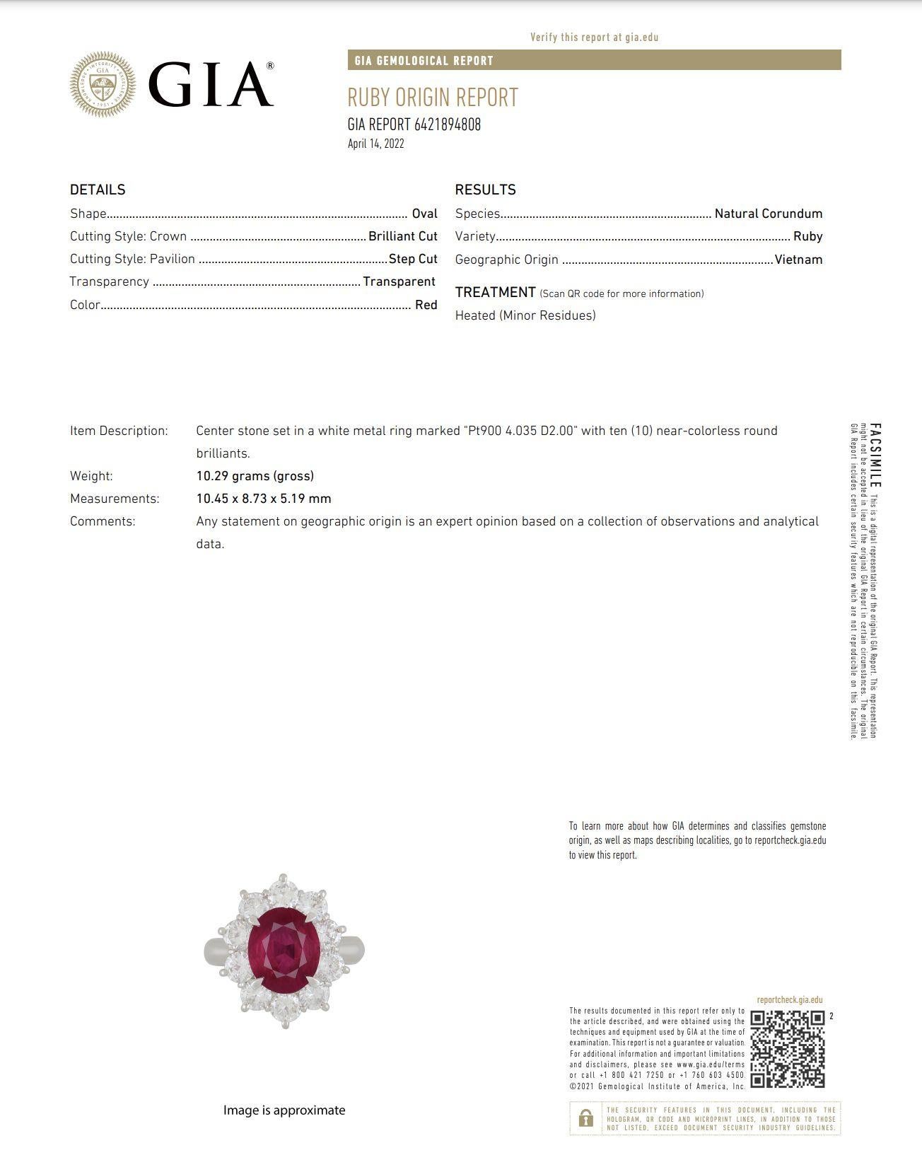 Donna 4,03 carati di rubino ovale GIA e diamante in platino Anello Cocktail Estate Jewelry in vendita