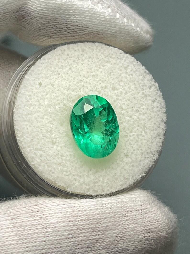 4.03 Carat Pure Green Colombian Emerald Oval Cut - May Birthstone Gem In New Condition For Sale In Jupiter, FL