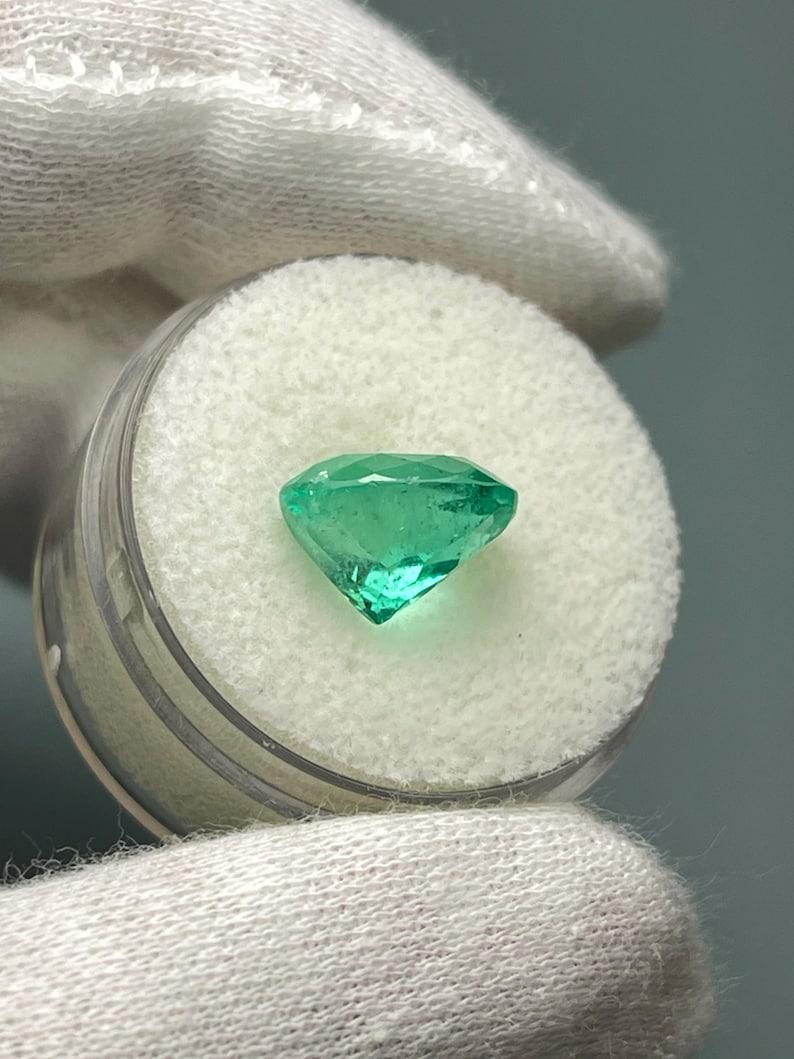4.03 Carat Pure Green Colombian Emerald Oval Cut - May Birthstone Gem For Sale 1