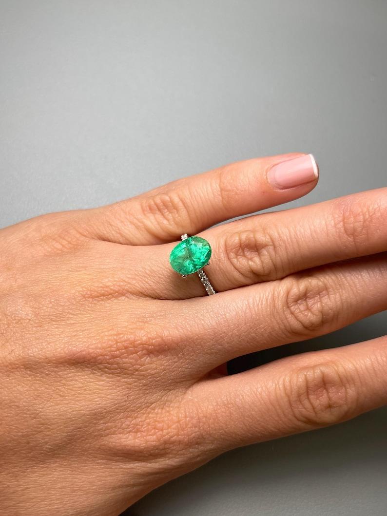 4.03 Carat Pure Green Colombian Emerald Oval Cut - May Birthstone Gem For Sale 3