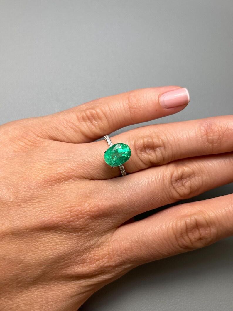 4.03 Carat Pure Green Colombian Emerald Oval Cut - May Birthstone Gem For Sale 4
