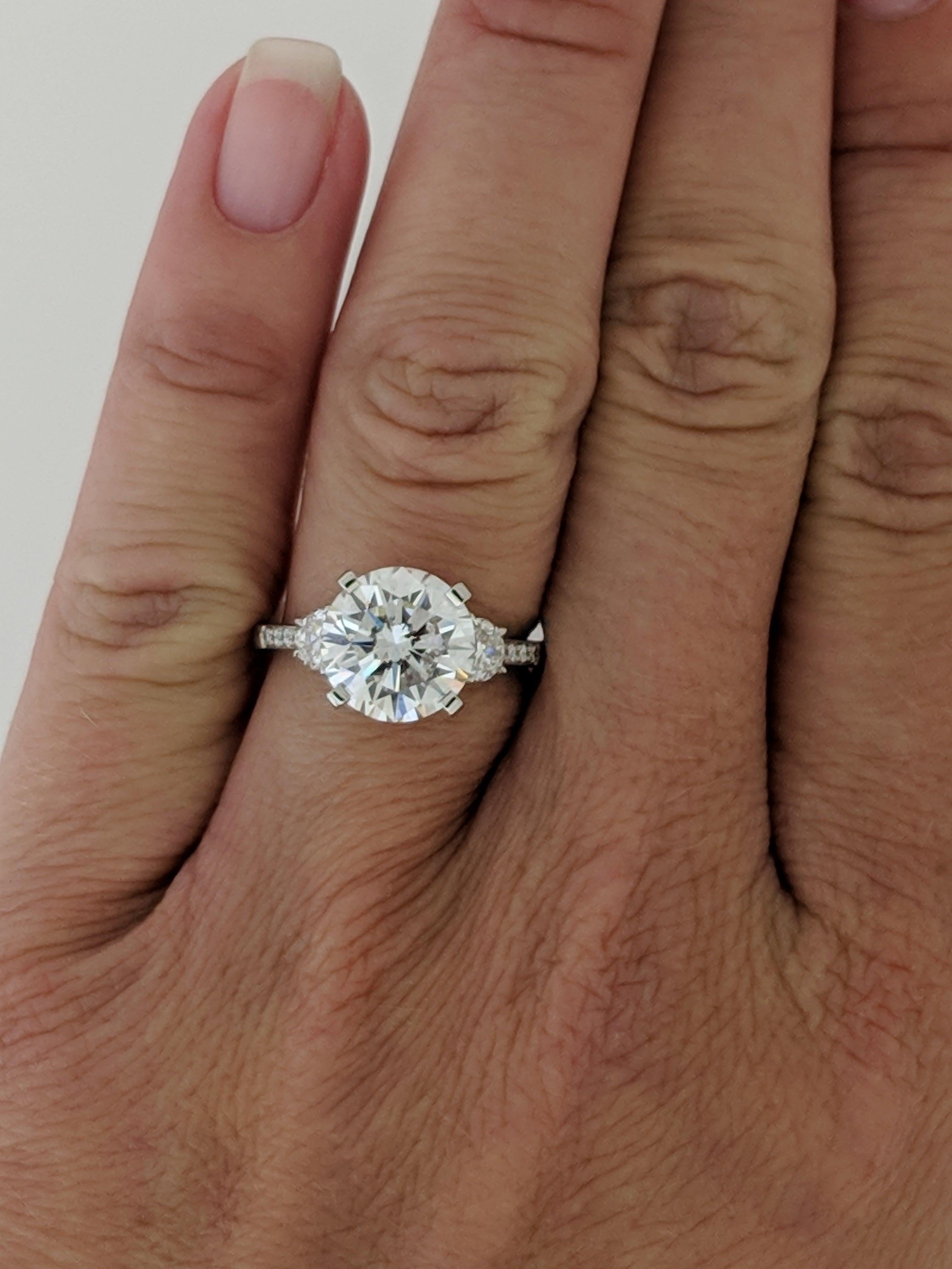 4.03 Carat Round Brilliant Diamond Ring 'D/VS2' In Excellent Condition In Greenwich, CT