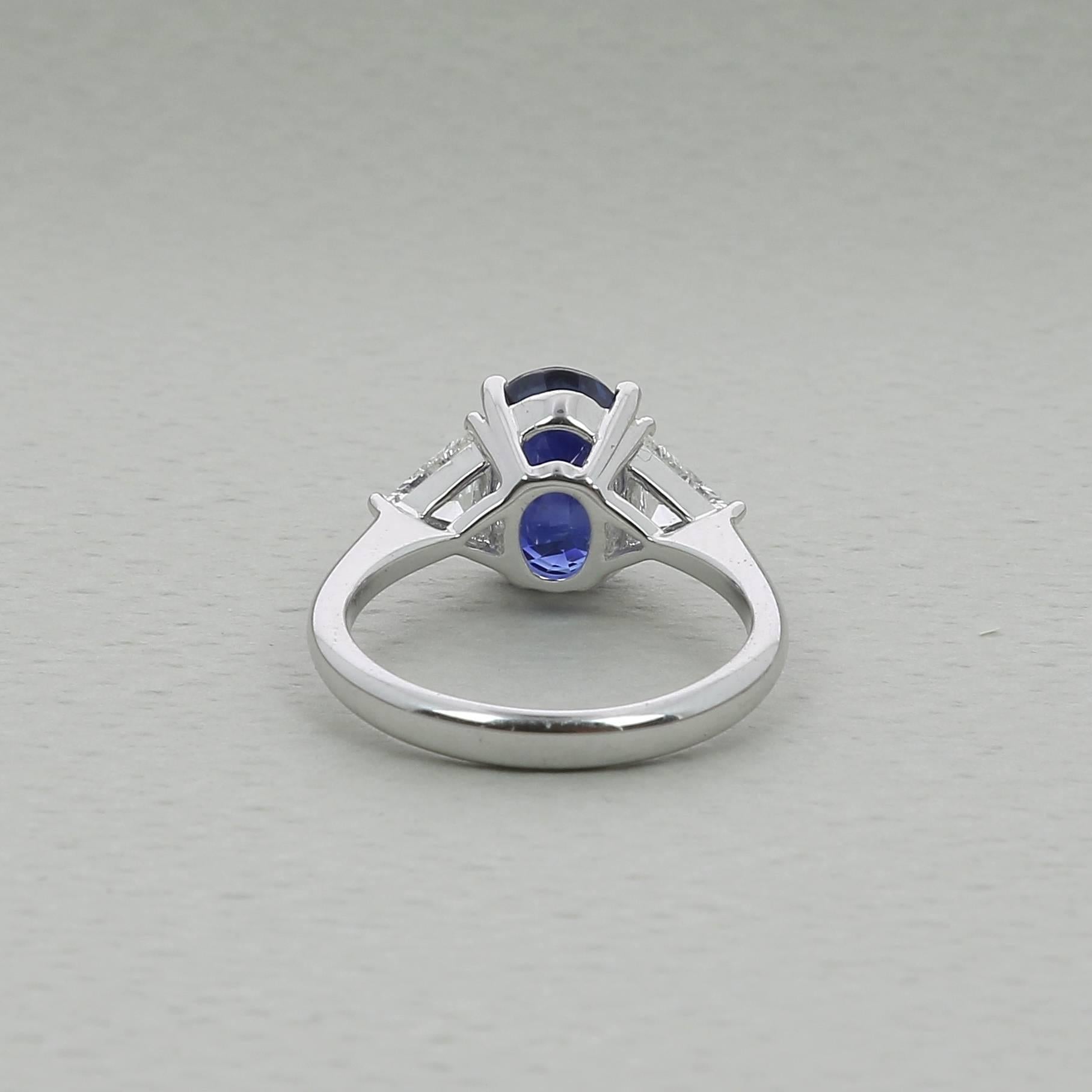 Oval Cut 4.03 Carat Blue Sapphire Three-Stone Rings Trillion Diamonds 18K White Gold For Sale