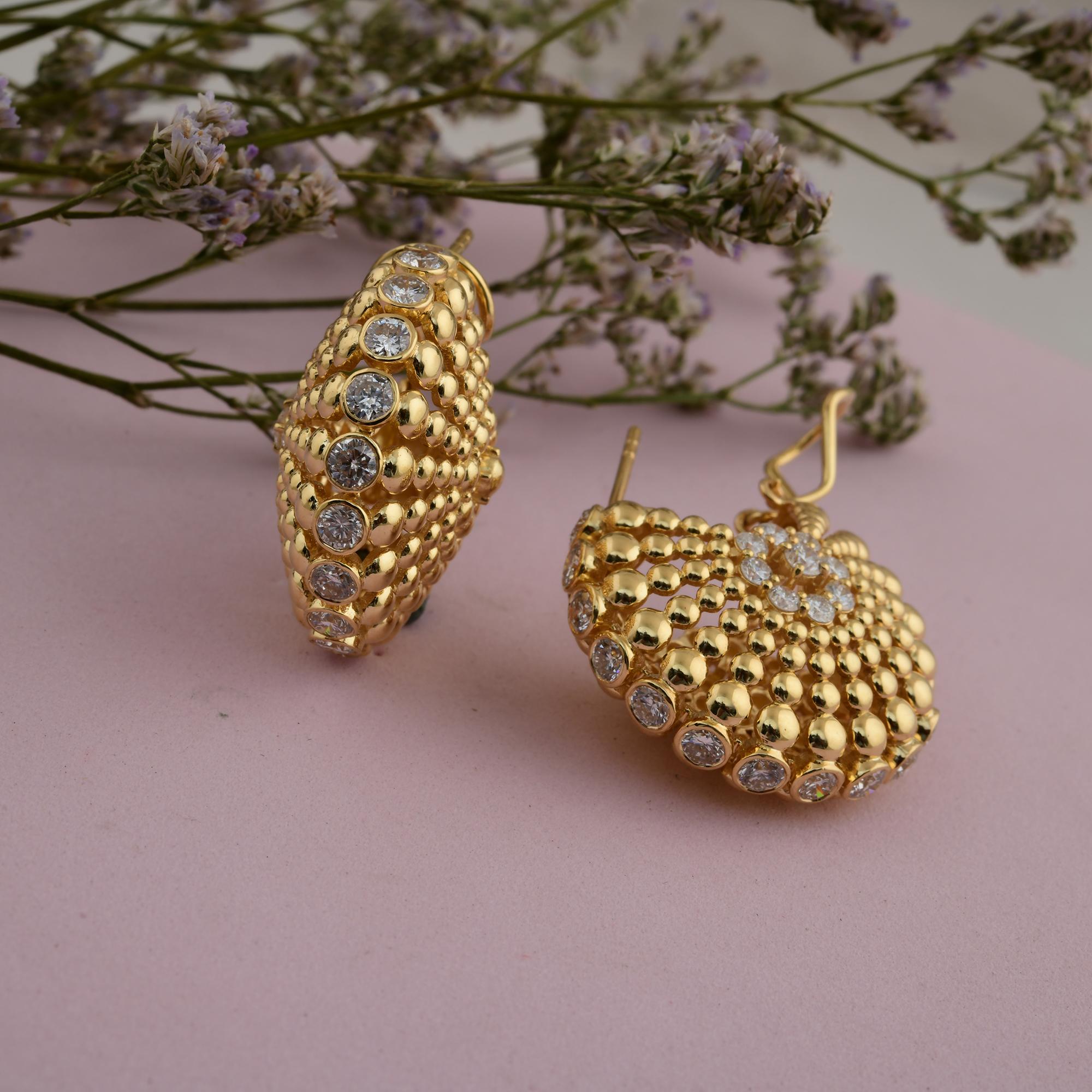 4,03 Karat SI/H Diamant-Creolen aus 18 Karat Gelbgold mit rundem Brillantschliff Damen im Angebot