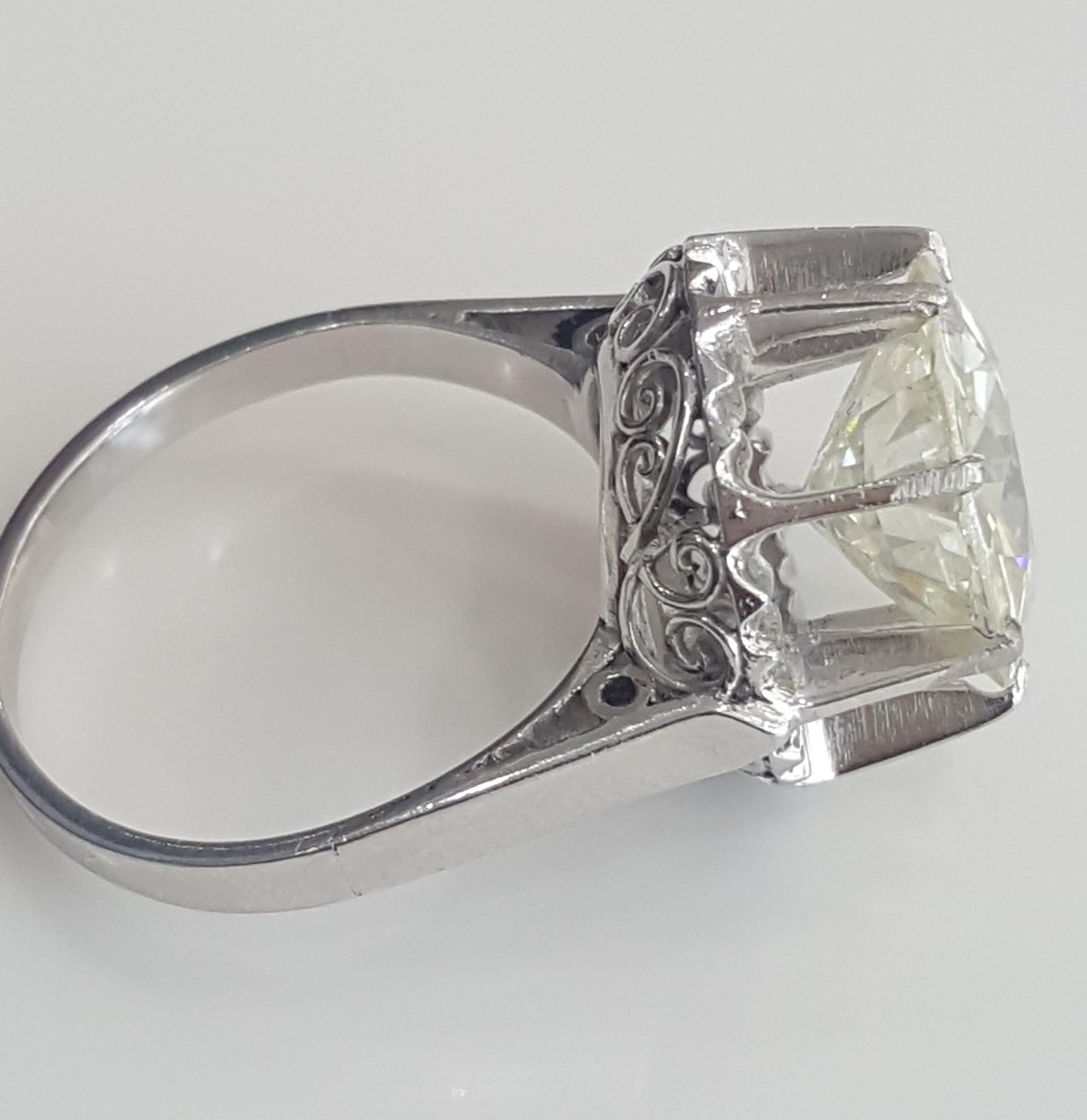 4.03 Carat White Old European Cut Round Diamond Vintage Ring in 18 Karat Gold In Excellent Condition In New York, NY