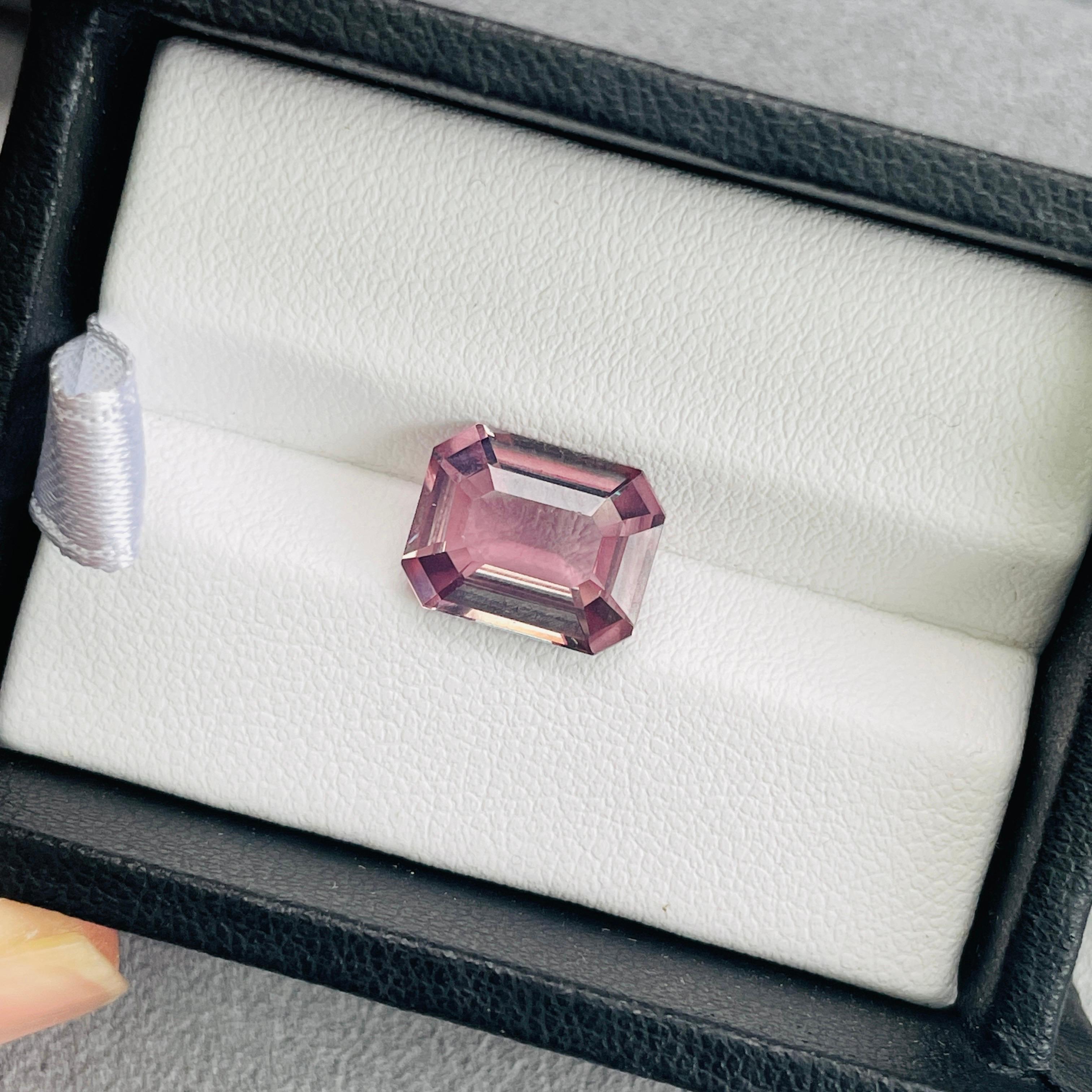 
G04  
Certificato GRS  Nature Non riscaldato  Rosso rubino vivo  Colore Gemma Occhio pulito qualità 
Specie:  Cuore  Rubino
Varietà:  Rubino naturale 
Peso:   4,03ct 
Colore:  Sangue di piccione 
Tagliare:   Brilliante/scorrevole
Chiarezza:  Occhi