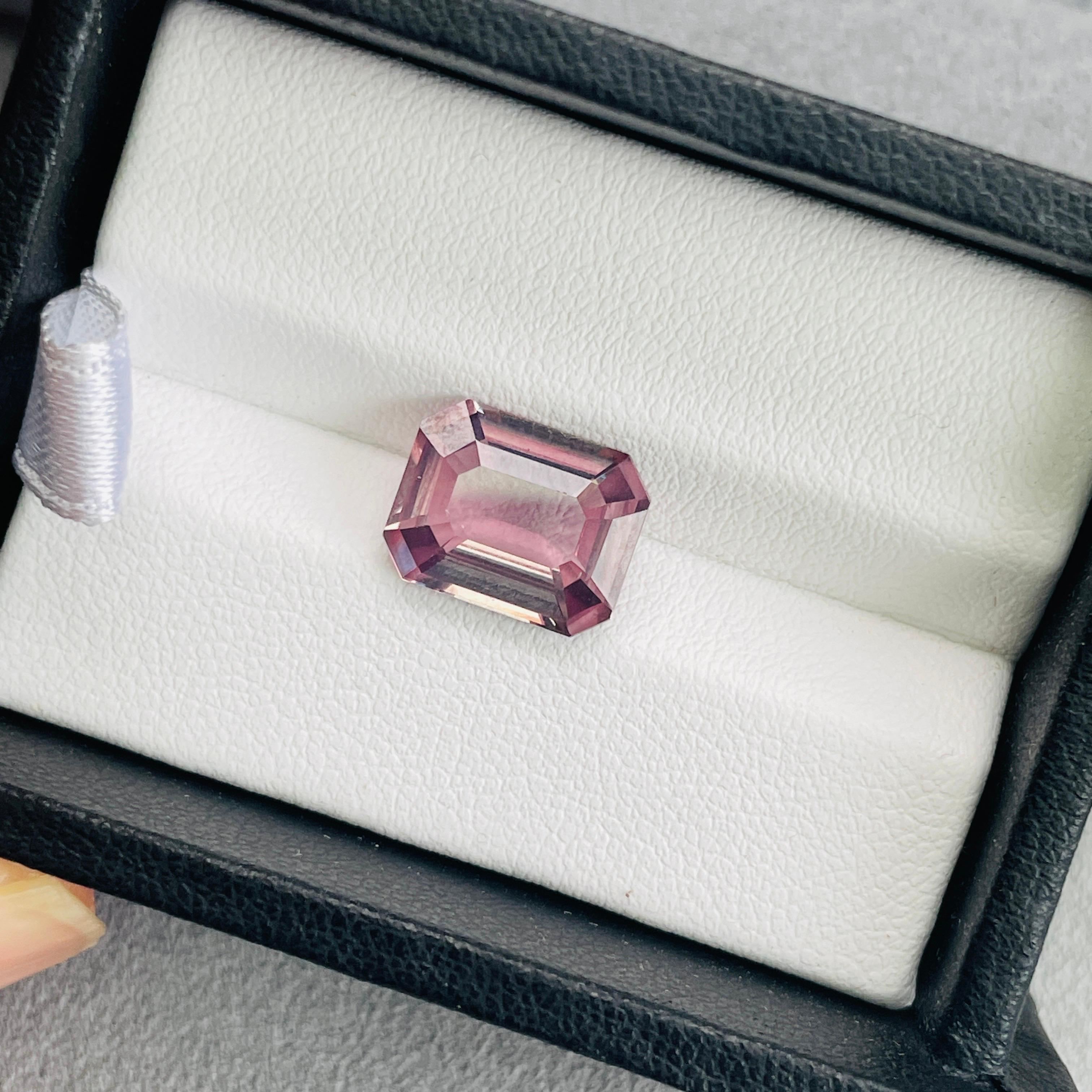 Taglio brillante 4,03 Ct Certificato GRS  Nature Non riscaldato  Rosso rubino vivo  Colore Gemma in vendita