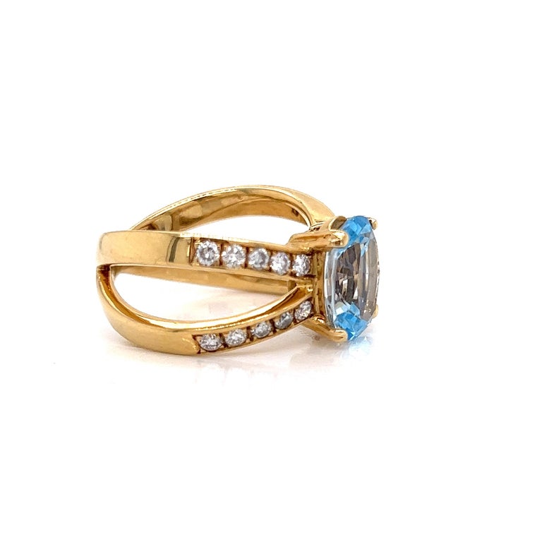 Round Cut 4.03 Oval Blue Topaz and Diamond Estate Ring For Sale