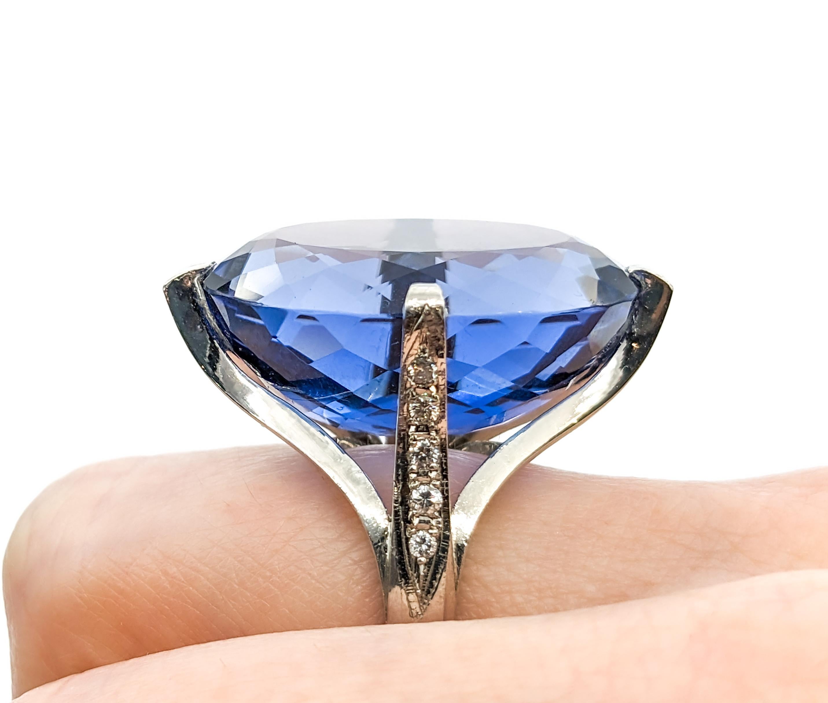 40,35 Karat Glas Tafelaufsatz & .20 Karat Diamanten Ring aus Platin im Zustand „Hervorragend“ im Angebot in Bloomington, MN