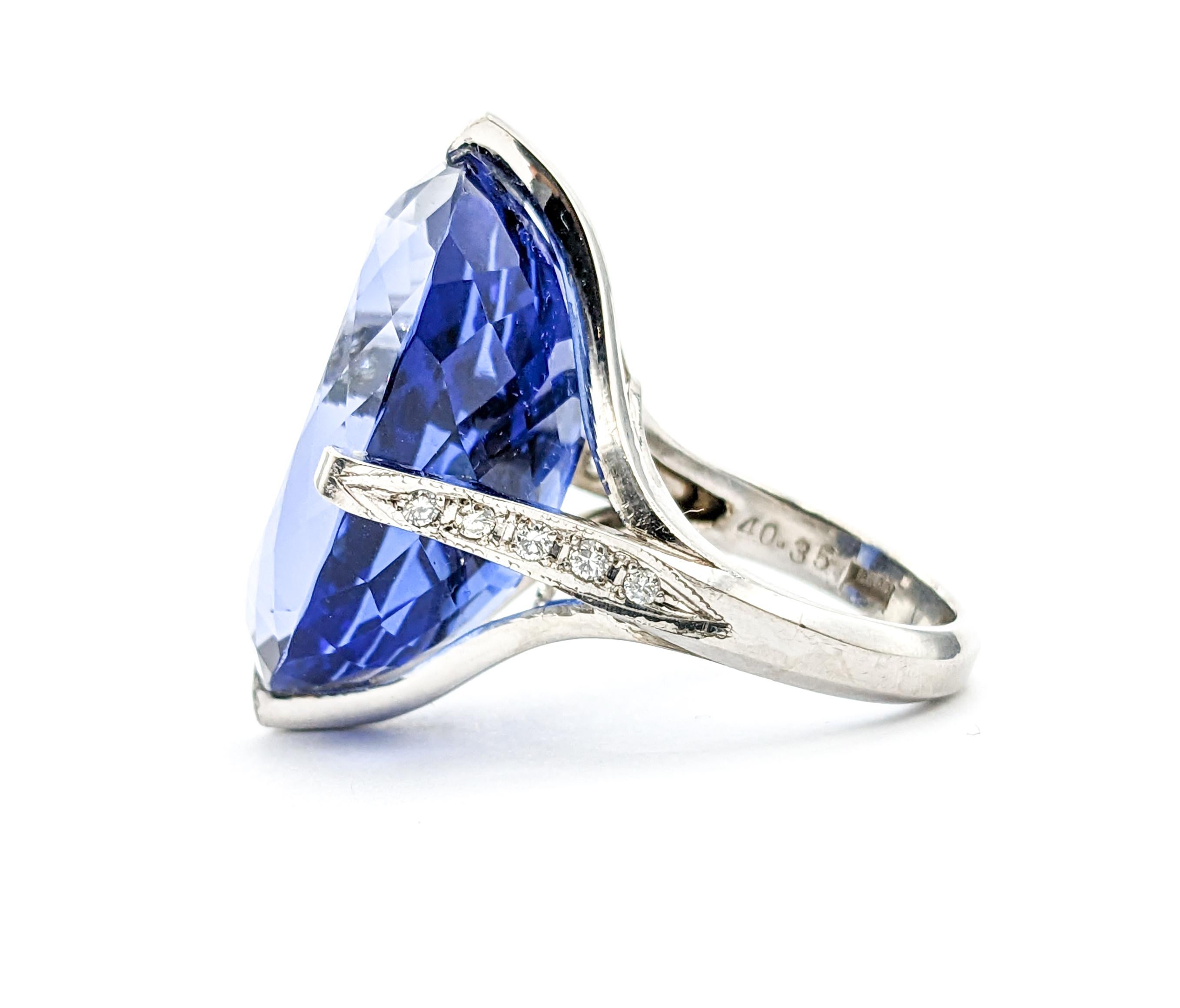 40,35 Karat Glas Tafelaufsatz & .20 Karat Diamanten Ring aus Platin Damen im Angebot