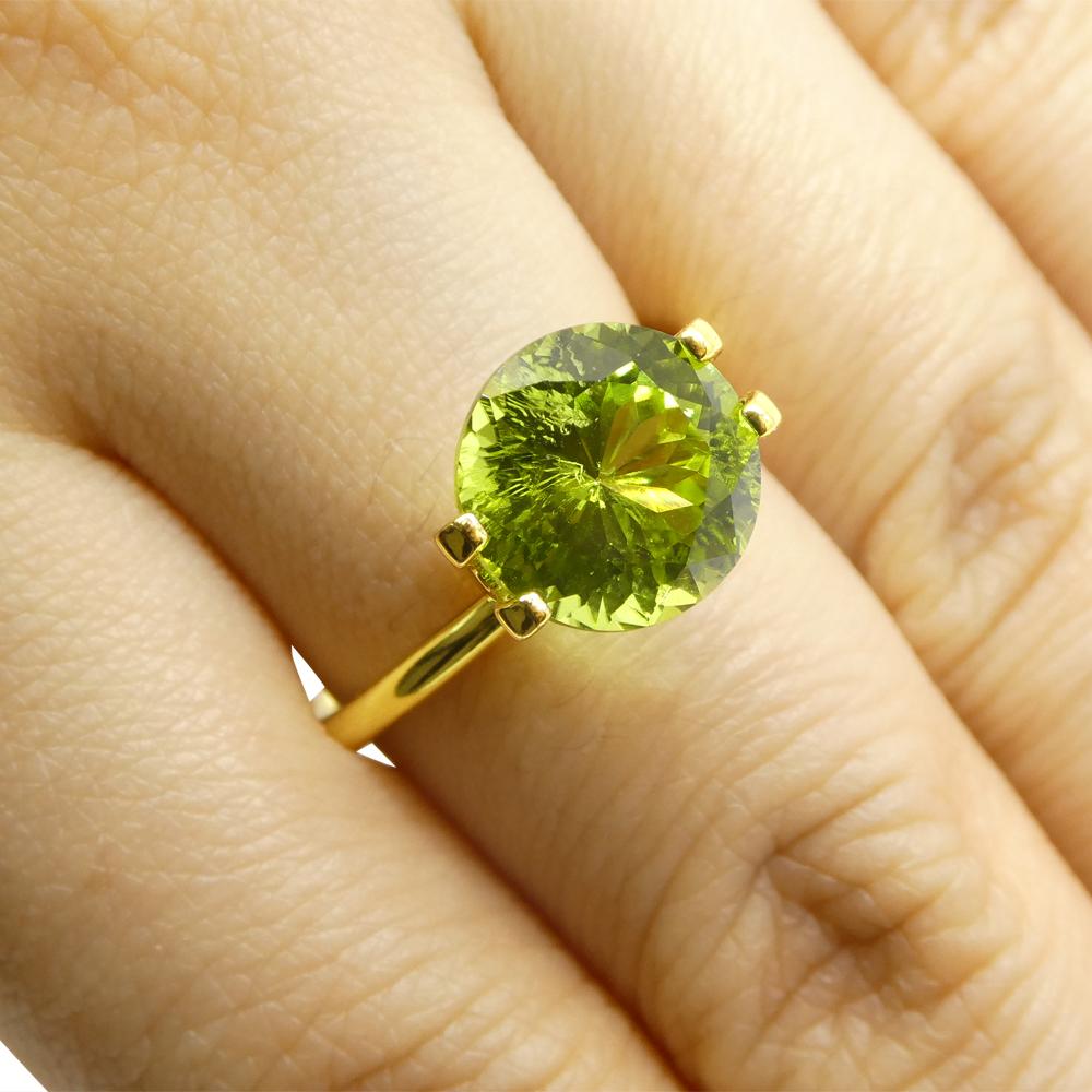 Péridot vert jaunâtre rond de 4,03ct en vente 1