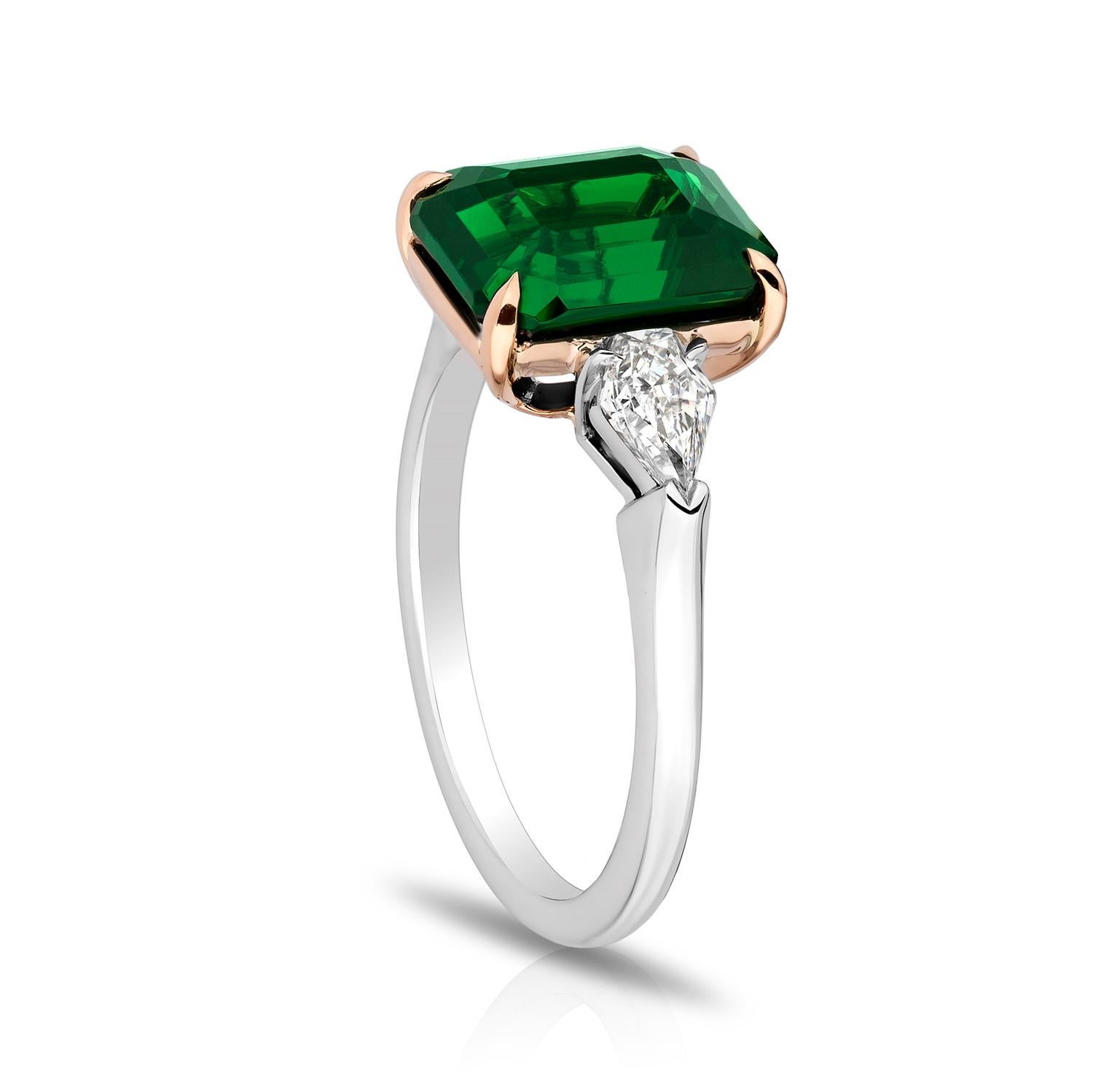 Contemporary 4.04 Carat Emerald Cut Green Tsavorite and Diamond Platinum Ring For Sale