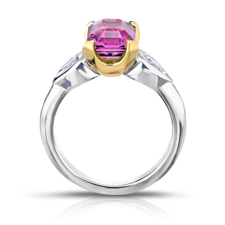 Platin- und 18k Ring mit 4,04 Karat rosa Saphir im Smaragdschliff und Diamant (Zeitgenössisch) im Angebot