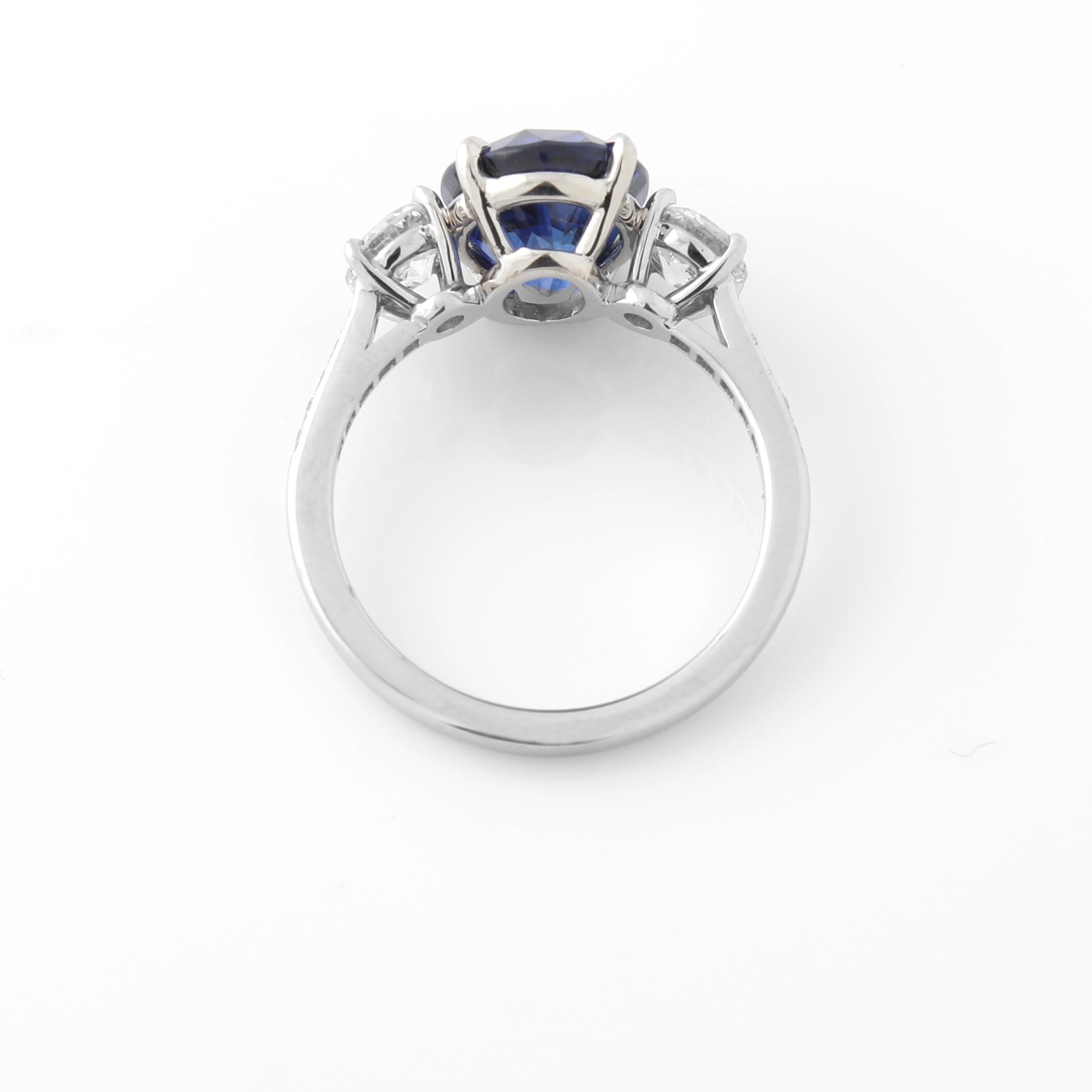 Oval Cut Certified 4.04 Carat Sri Lankan (Ceylon) Sapphire and Diamond Ring