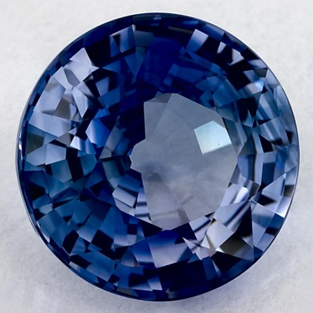 Una pietra natale di settembre molto preziosa con un delizioso colore blu. Si ritiene che portino fortuna e fortuna alla vita.

Esplora la vivace collezione di smeraldi, rubini e zaffiri nel nostro negozio, disponibili come gemme sciolte e