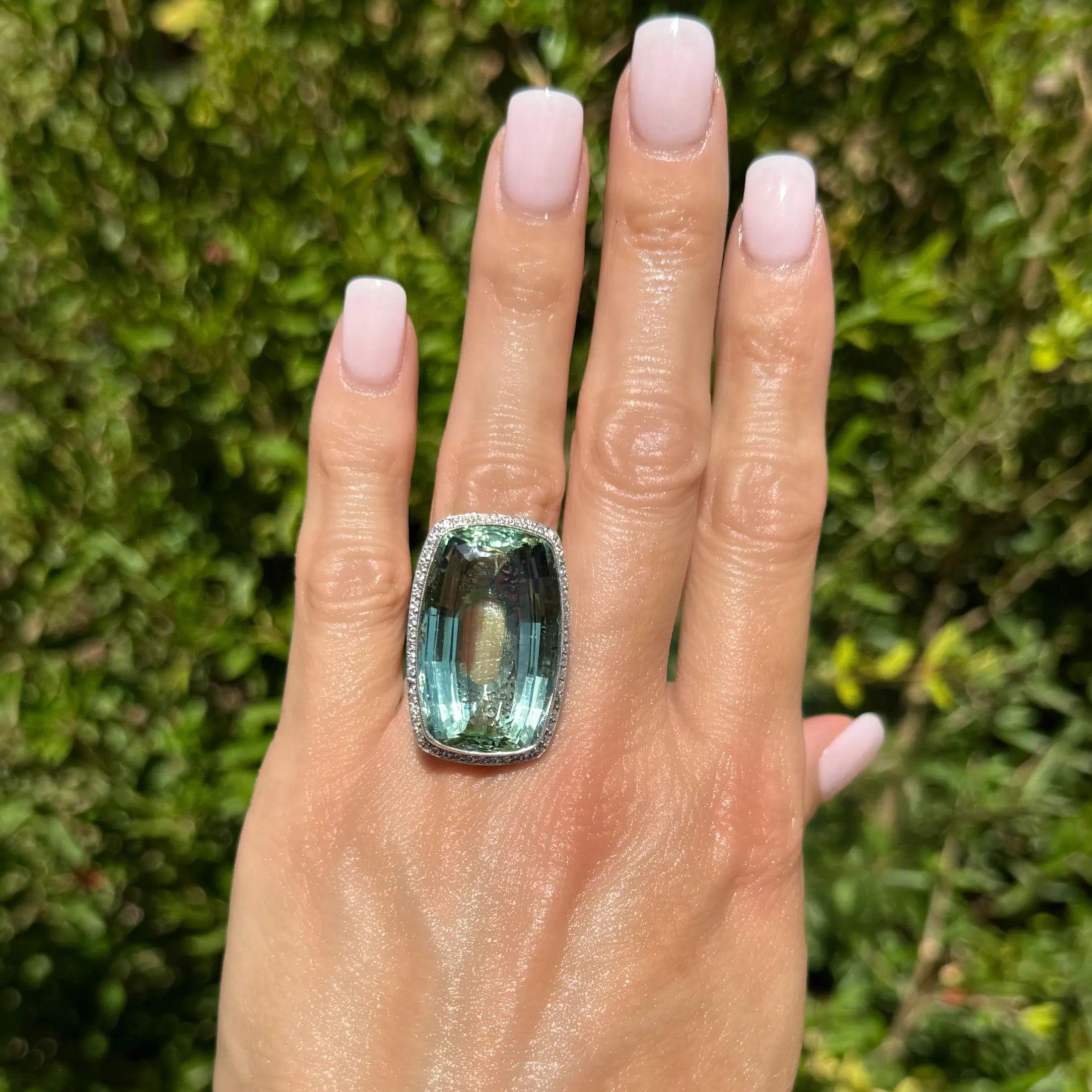 Moderniste 40.42 Carat Rectangular Cushion Green Aquamarine and OEC Diamond Platinum Ring en vente