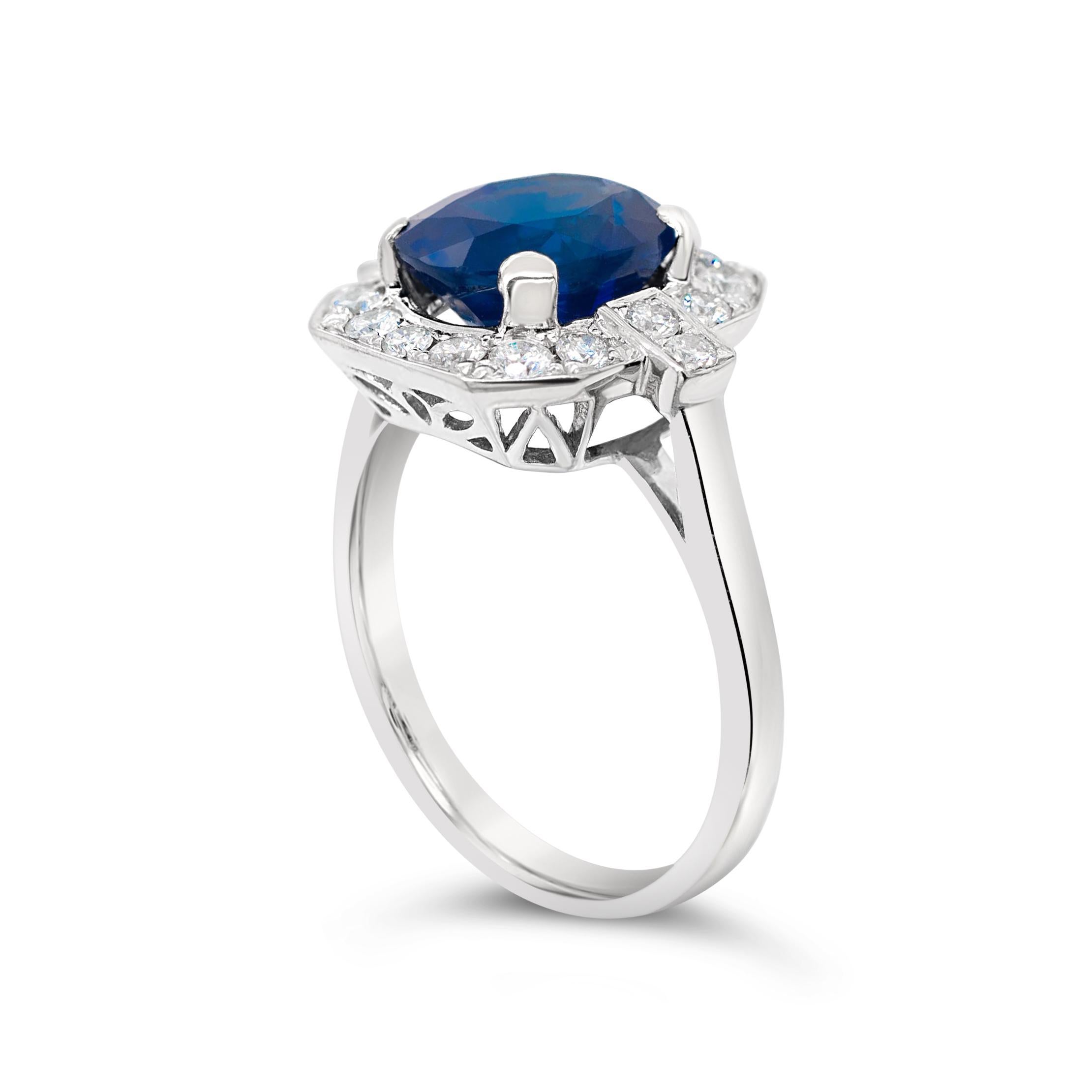 Women's 4.04ct Certified Oval Royal Blue Sapphire & 0.45ct Diamond 18ct White Gold Ring For Sale