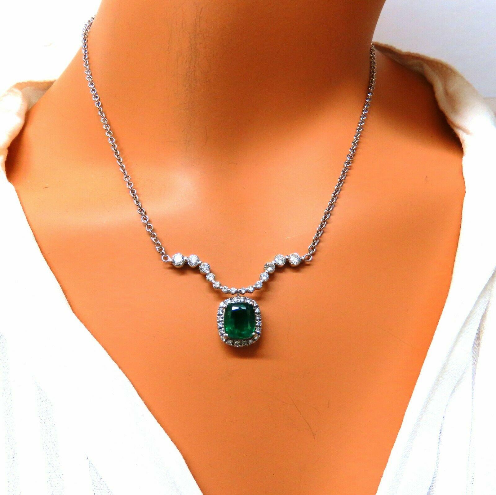 4,04 Karat natürliche Smaragd-Diamanten-Halskette 14 Karat baumelnd für Damen oder Herren im Angebot