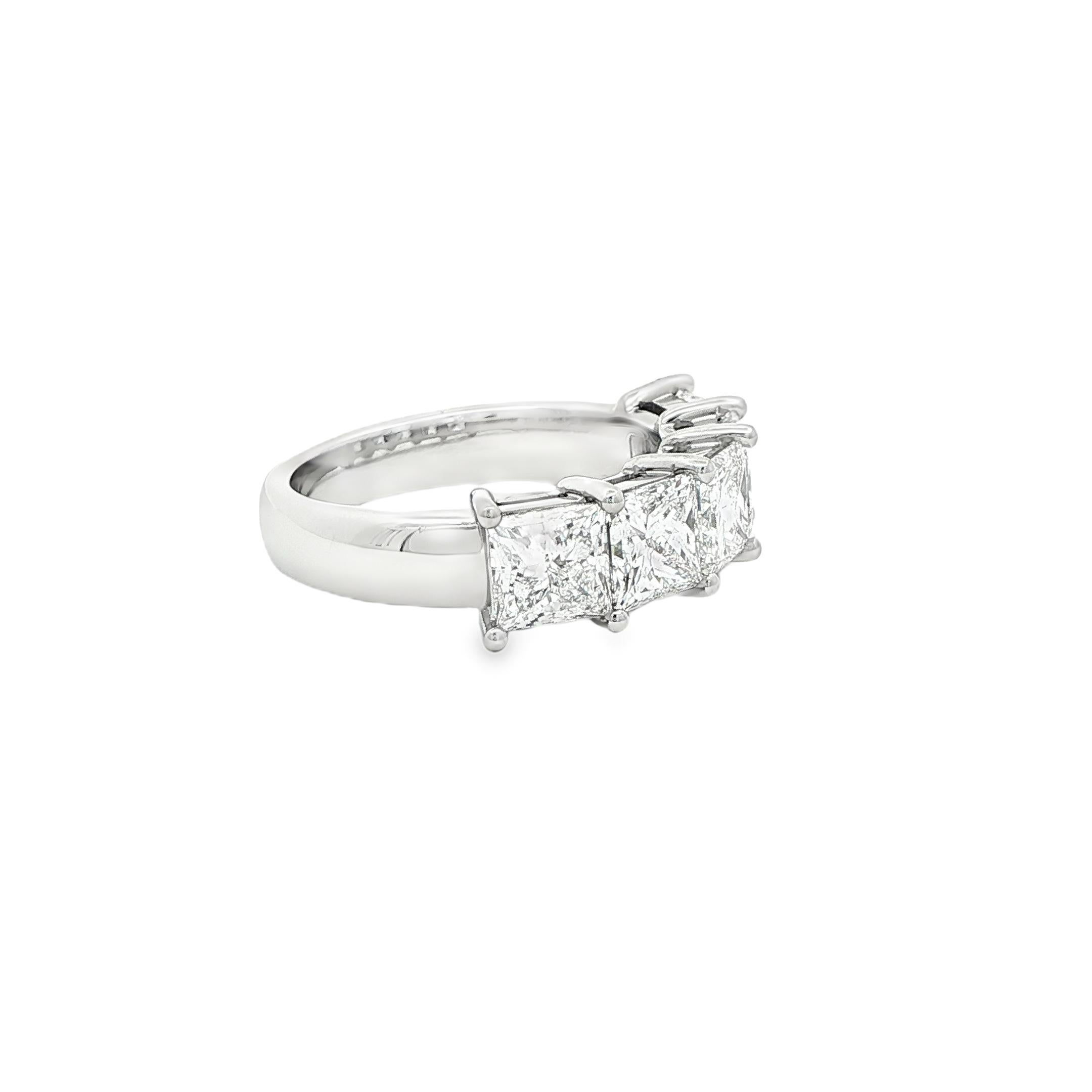 Taille princesse 4.04CTW. Bandeau en platine avec diamant taille princesse certifié GIA en vente