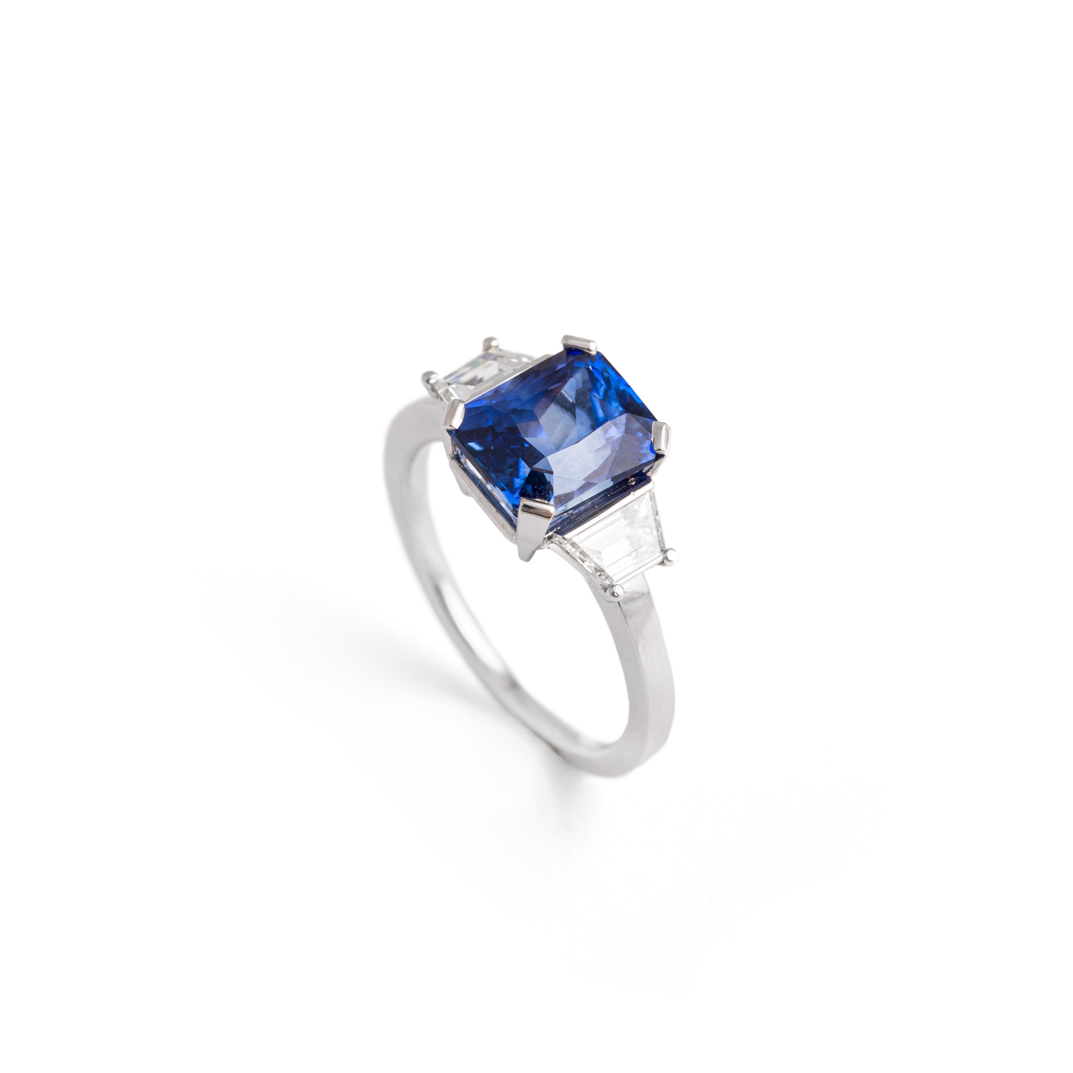 4.05 Carat Blue Sapphire White Gold Ring For Sale 1