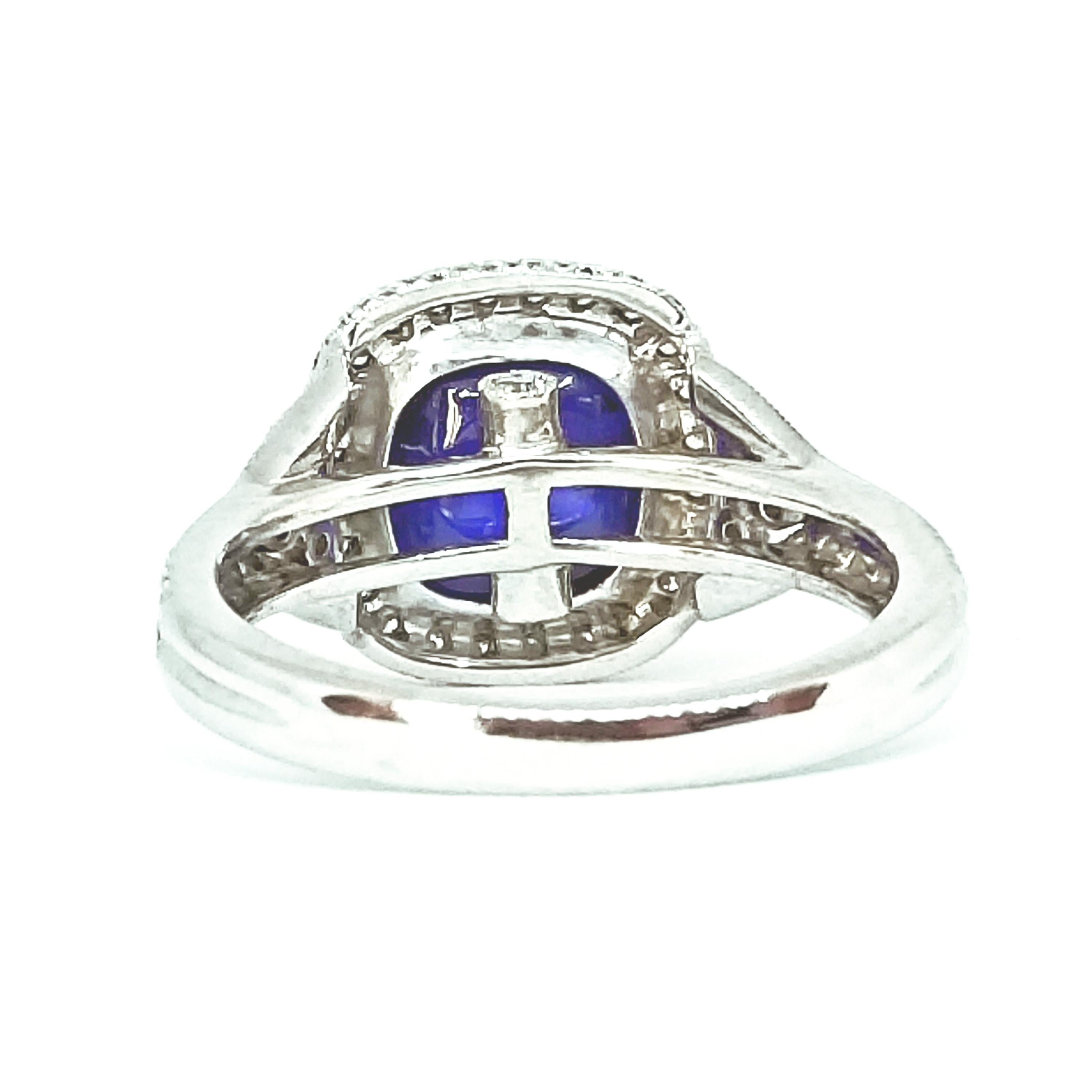 Bague en or blanc de style déco avec saphir bleu taille pain de sucre taille coussin et diamants de 4,05 carats en vente 1