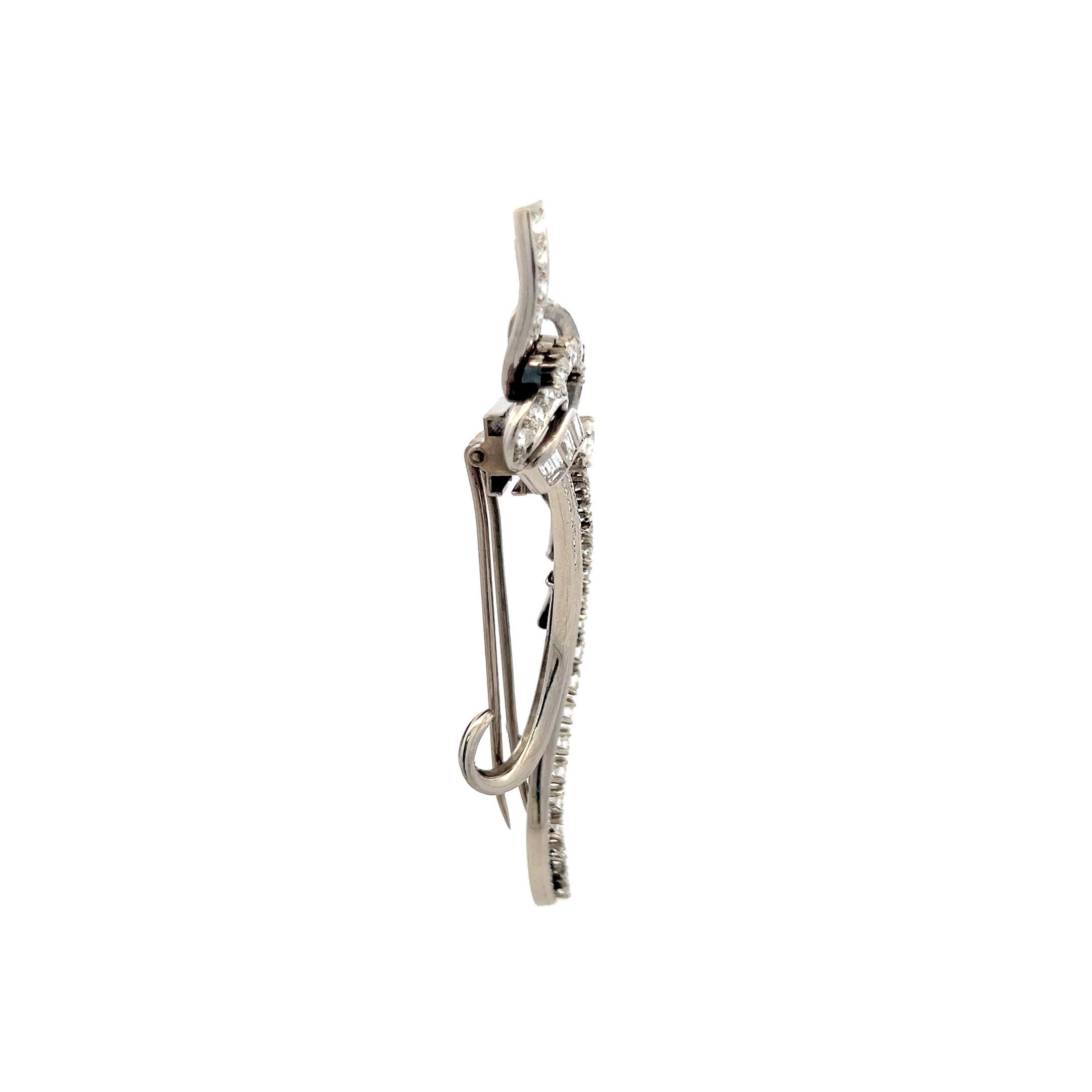 Titre :
Broche en platine de 4,05 carats de diamants circulaires de taille brillant G VS et de forme baguette G VS
Le style :
Épingle
Métal :
Platine
Pierre précieuse 1 :
Diamant de 3,7 carats
Nombre de pierres :
111
Couleur :
G
La clarté :
VS
Forme