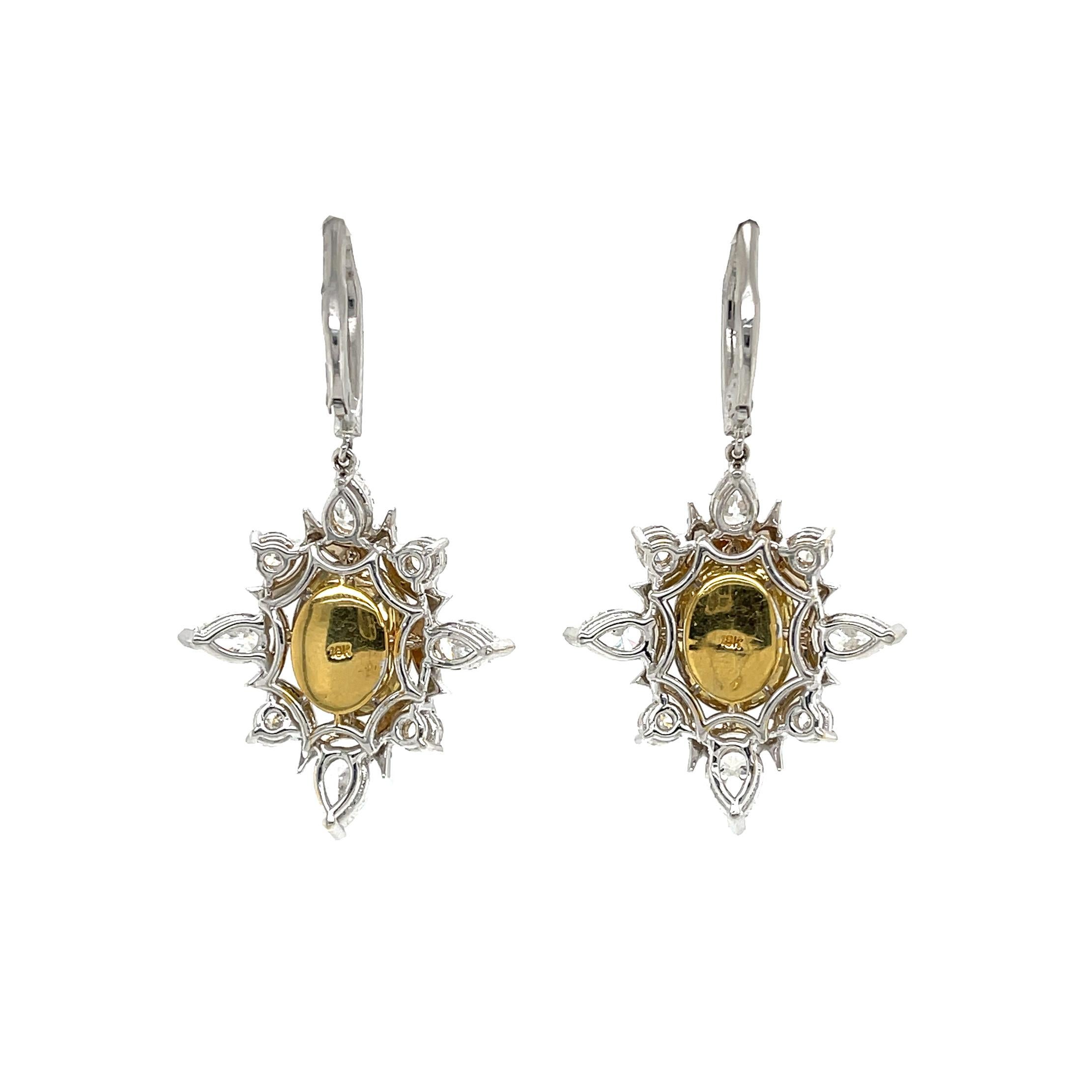Art Deco 4 Carat Fancy Light Yellow Diamond Drop Earrings, Gia Certified IF, in 18k Gold. For Sale