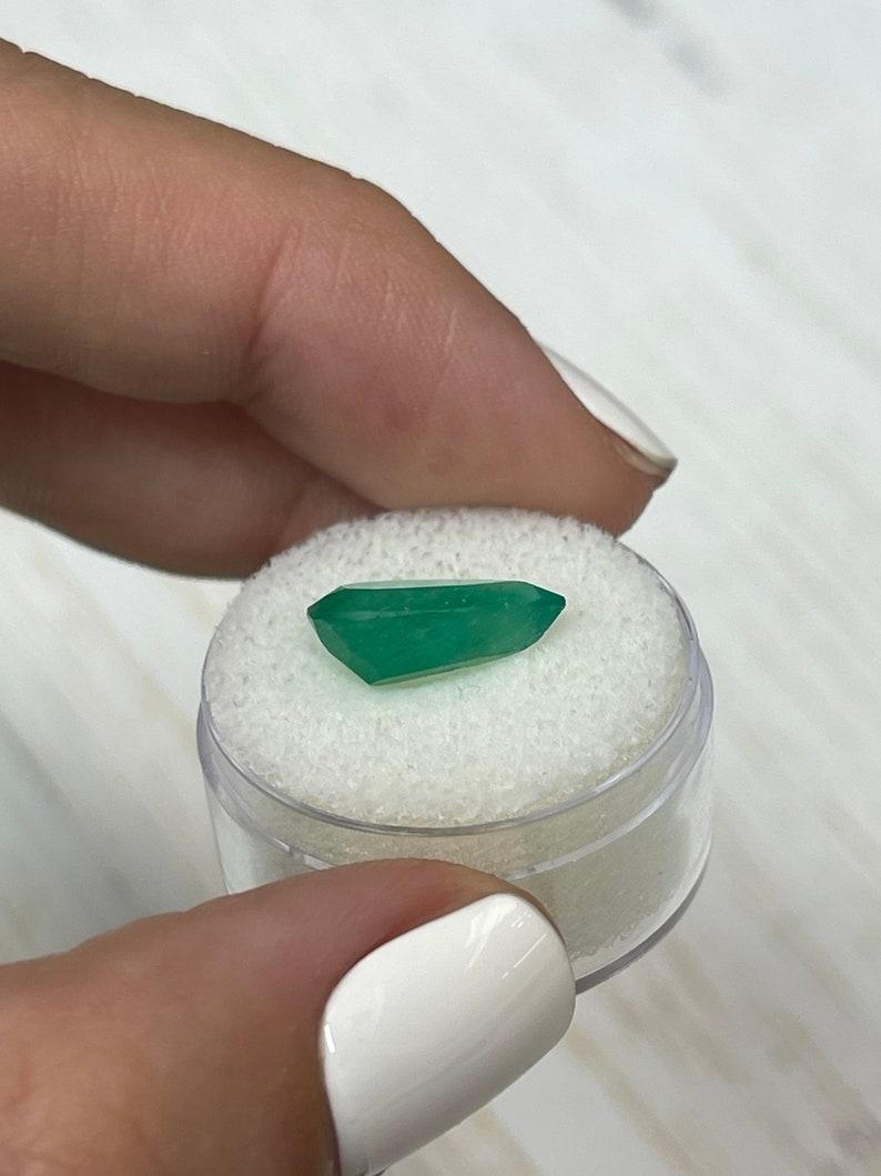 Émeraude colombienne verte forêt de 4,05 carats, taille poire, en forme de larme, libre May Pour femmes en vente