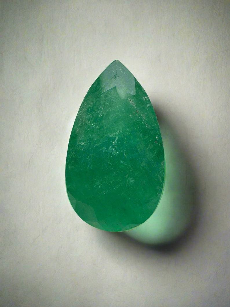 Émeraude colombienne verte forêt de 4,05 carats, taille poire, en forme de larme, libre May
