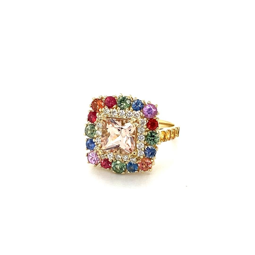 Anello da cocktail in oro giallo con diamante e zaffiro Morganite da 4,05 carati 

Caratteristiche dell'articolo:

Morganite (Taglio Principessa) = 1,71 carati
24 zaffiri multicolore (taglio rotondo) = 2,04 carati
20 diamanti taglio rotondo = 0,30