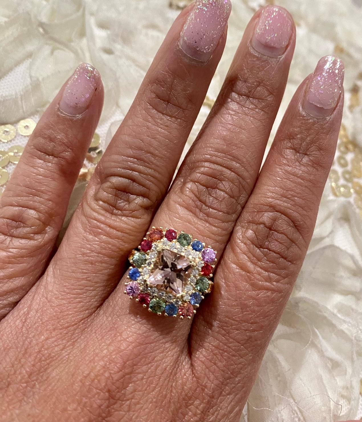Anello da cocktail in oro giallo con diamante e zaffiro Morganite da 4,05 carati in vendita 1