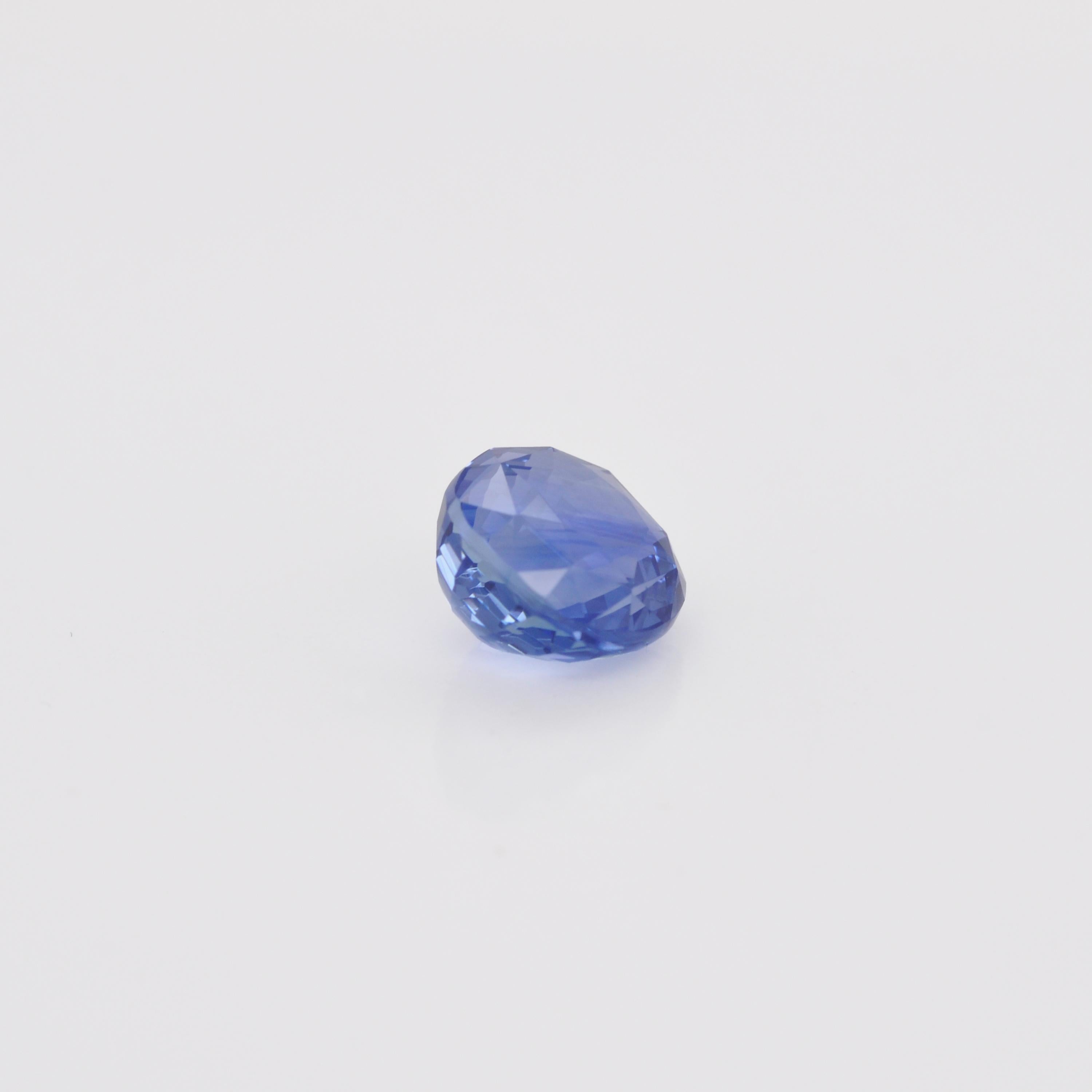 Women's or Men's 4.05 Carat Natural Ceylon Sri Lanka Blue Sapphire Oval Gemstone For Sale