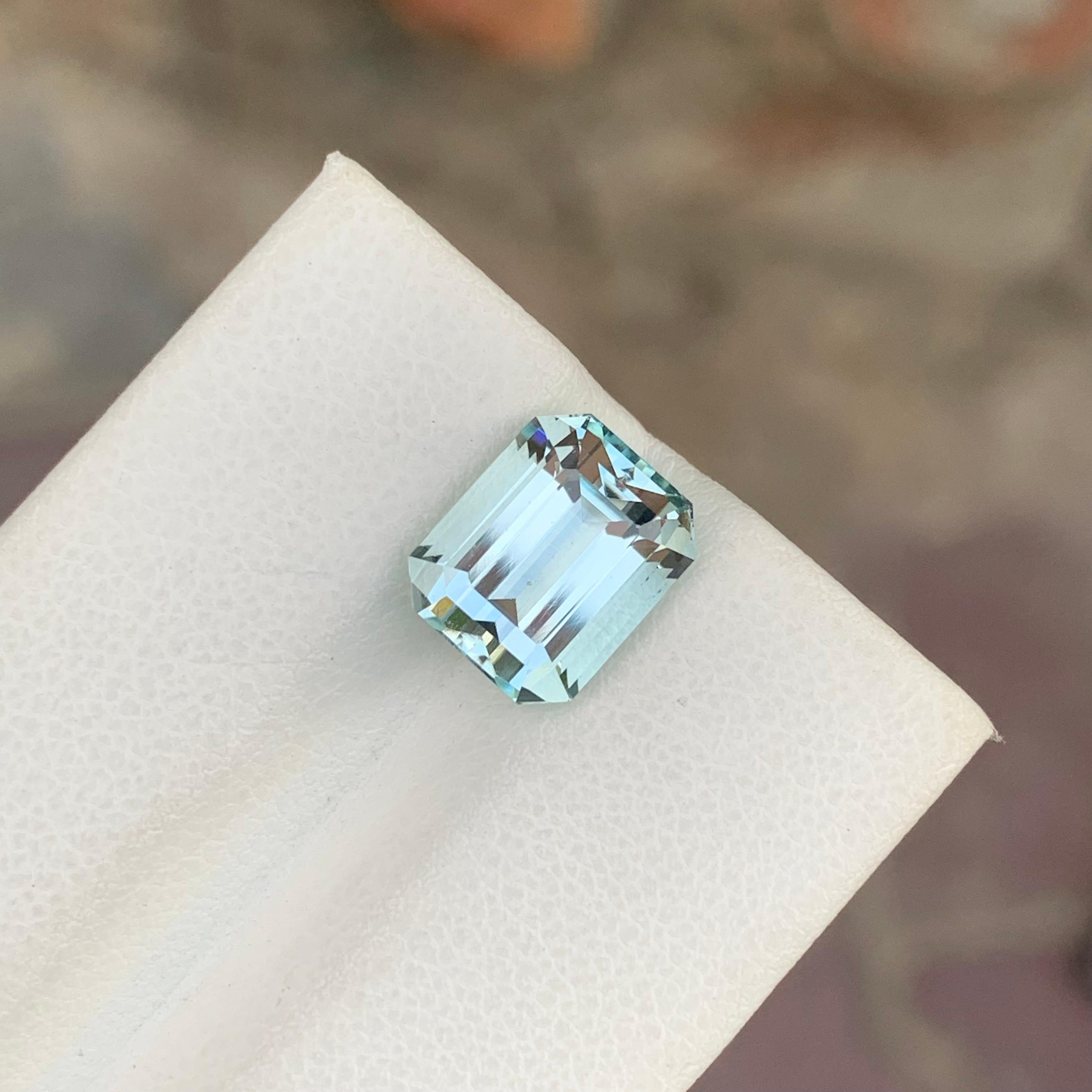 4.05 Karat Natürlicher Facettierter Aquamarin Smaragd Form Edelstein im Zustand „Neu“ in Peshawar, PK