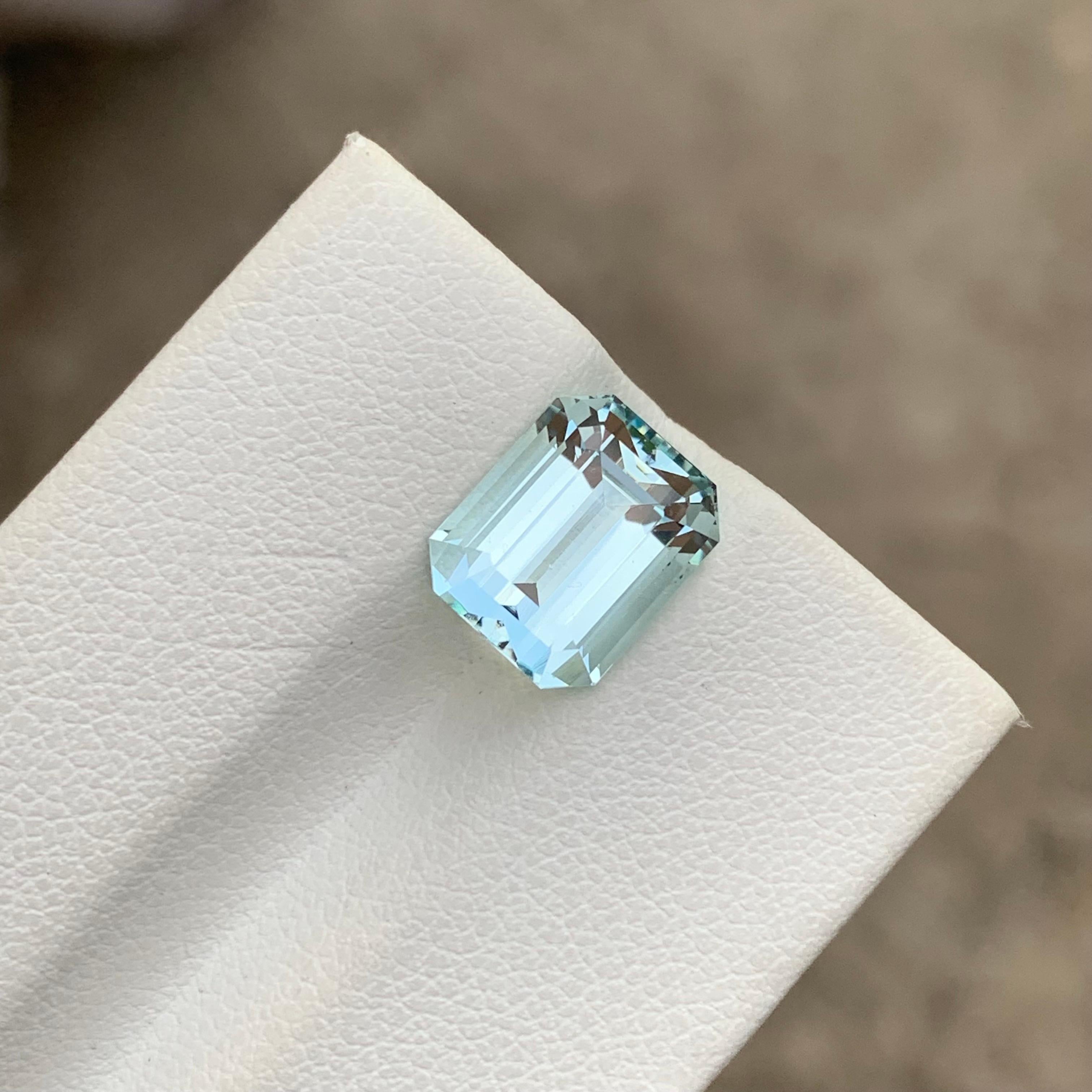 4.05 Karat Natürlicher Facettierter Aquamarin Smaragd Form Edelstein für Damen oder Herren