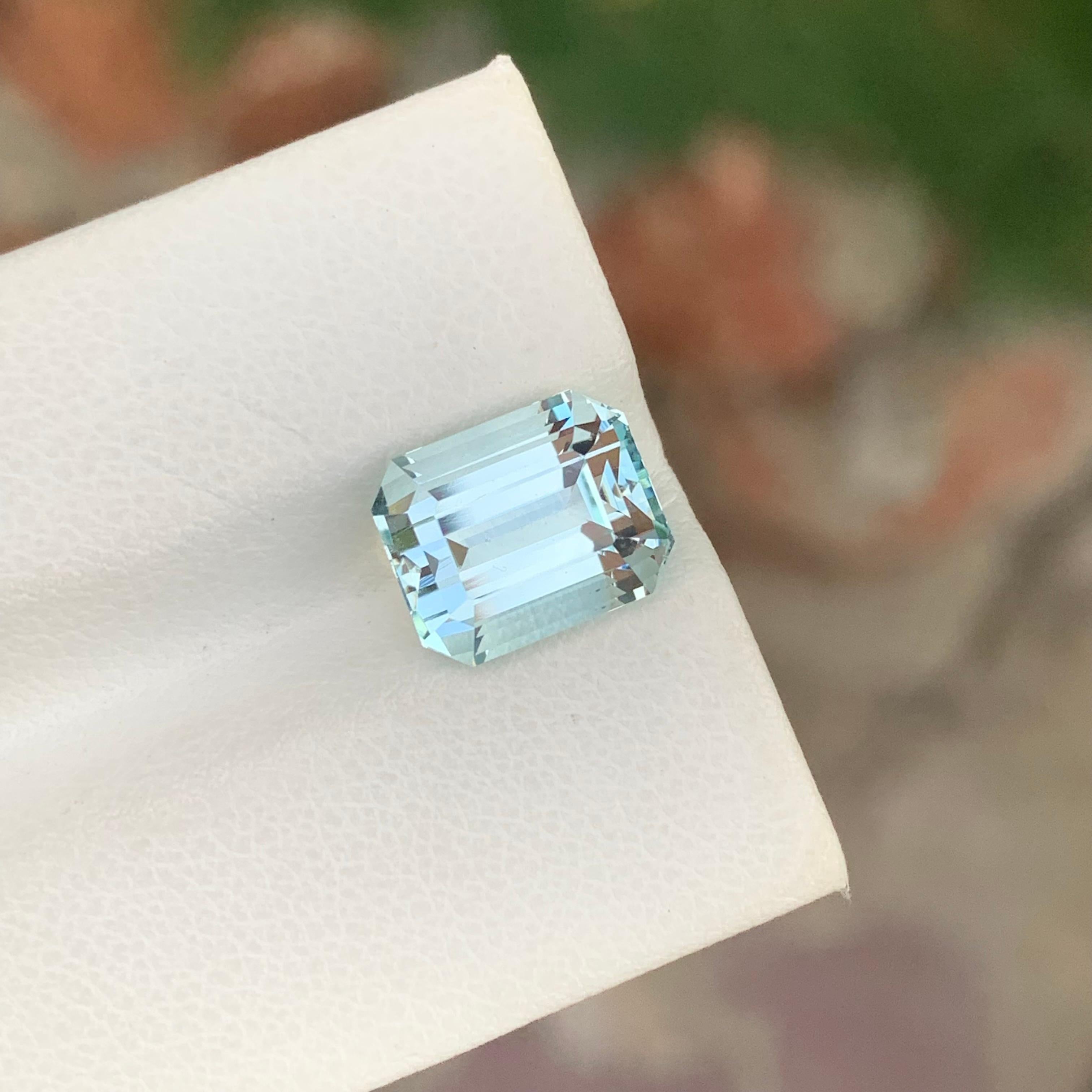 4.05 Karat Natürlicher Facettierter Aquamarin Smaragd Form Edelstein 3