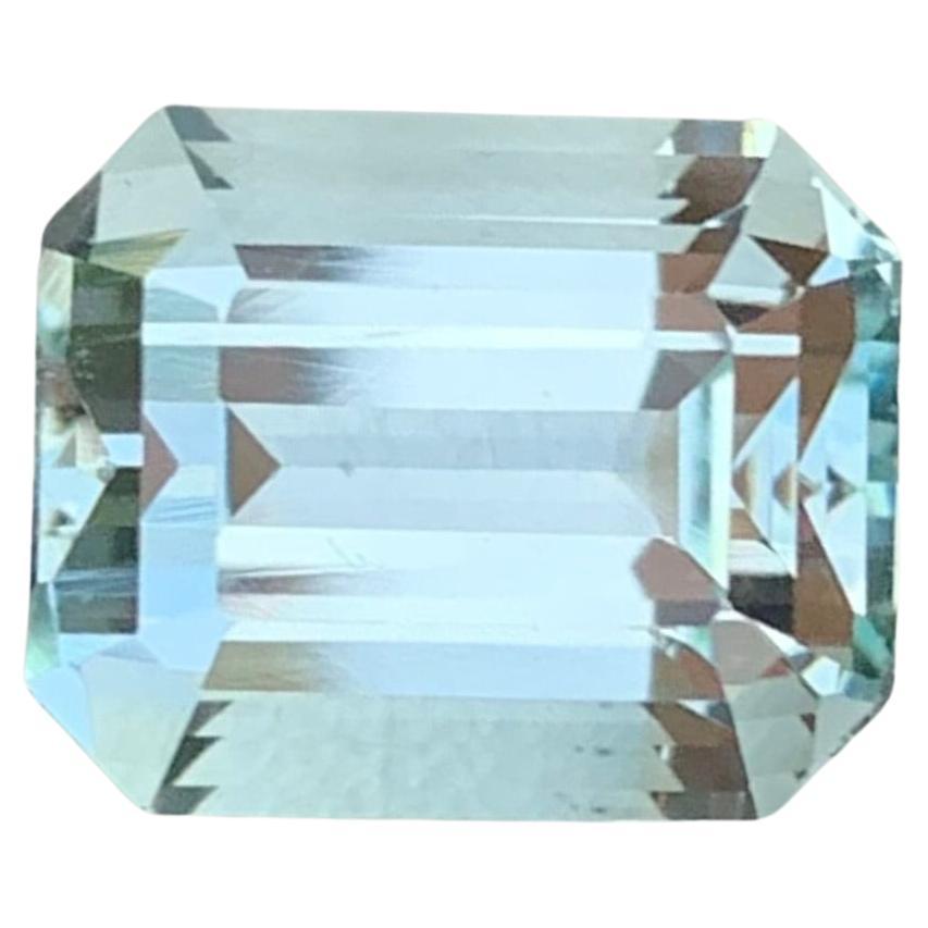 4.05 Quilates Piedra natural facetada de aguamarina en forma de esmeralda