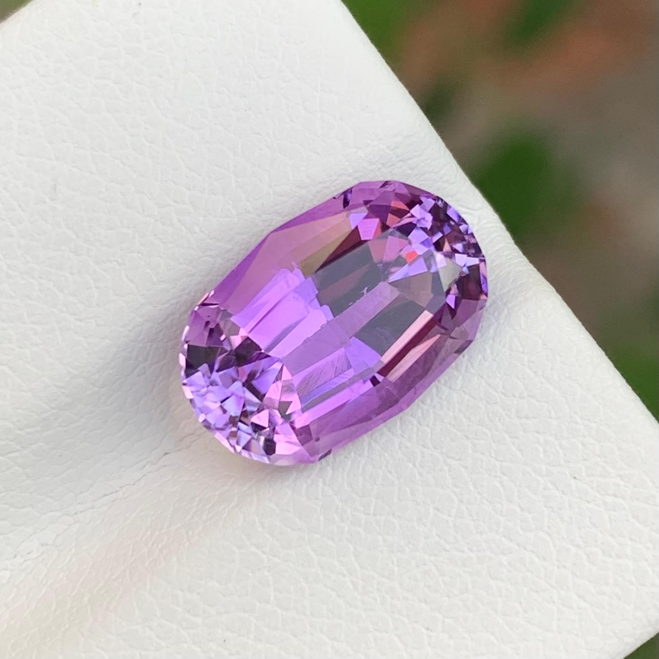 Loser Amethyst

Gewicht: 4,05 Karat
Abmessungen: 12,5 x 8,4 x 6,5 mm
Farbe: Violett
Herkunft: Brasilien
Behandlung: Nicht
Zertifikat: Auf Anfrage
Die Form: Oval 

Der Amethyst, eine atemberaubende Quarzart, die für ihren faszinierenden violetten