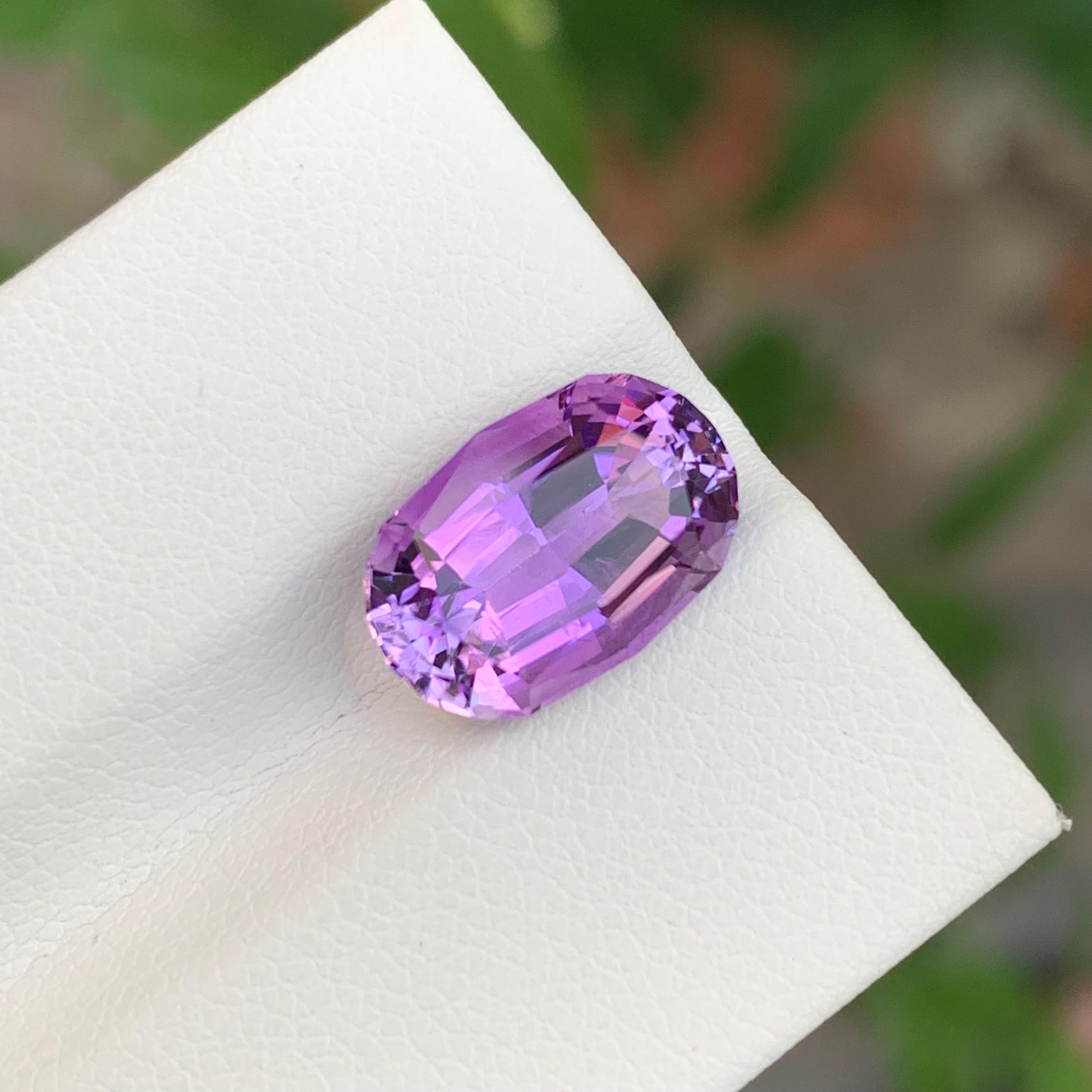 4,05 Karat natürlicher loser Amethyst in ovaler Form aus brasilianischem Minenstein in ovaler Form (Arts and Crafts) im Angebot