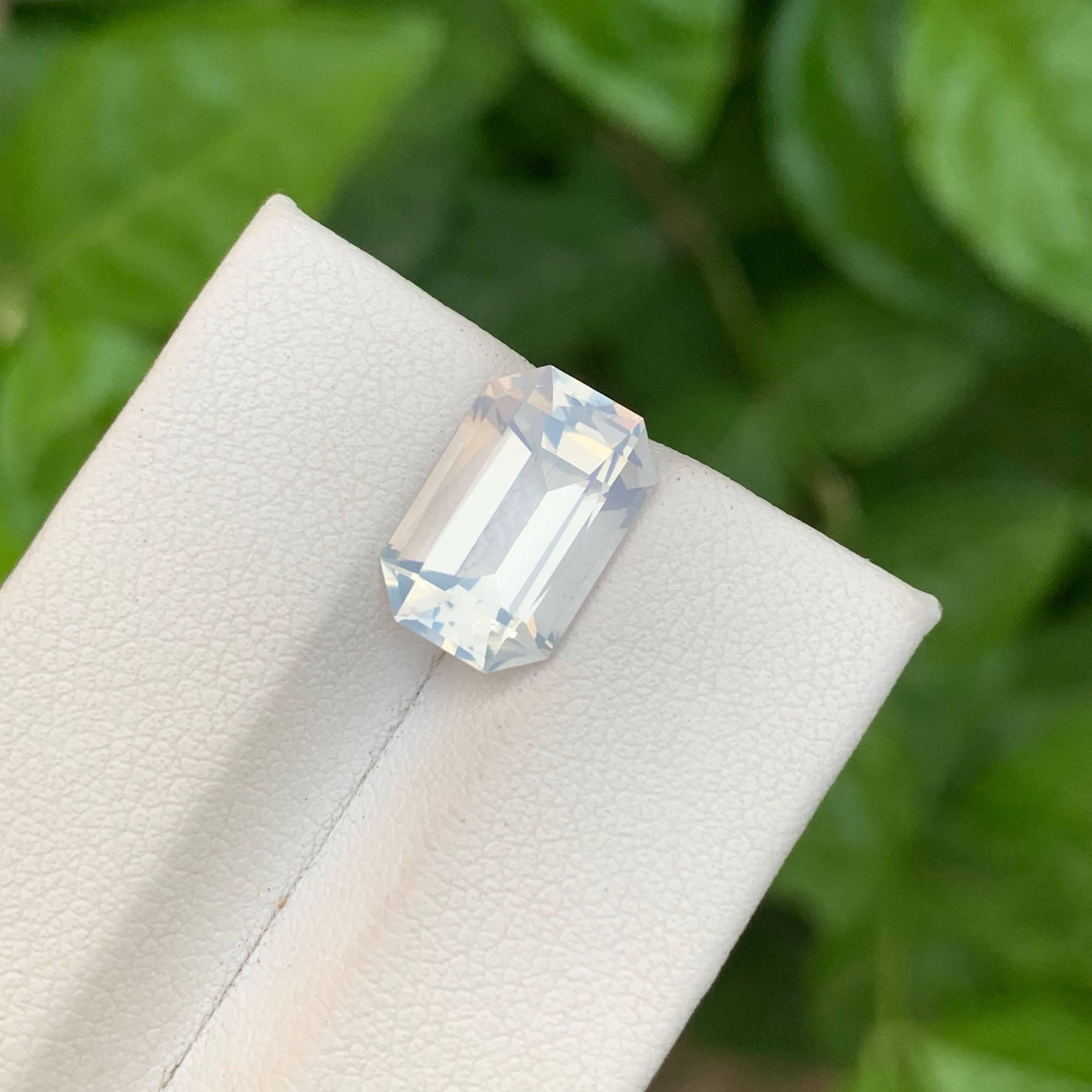 4.05 Carat Natural Loose Faceted Moonstone Emerald Cut African Gemstone (pierre de lune à facettes, taille émeraude) en vente 1