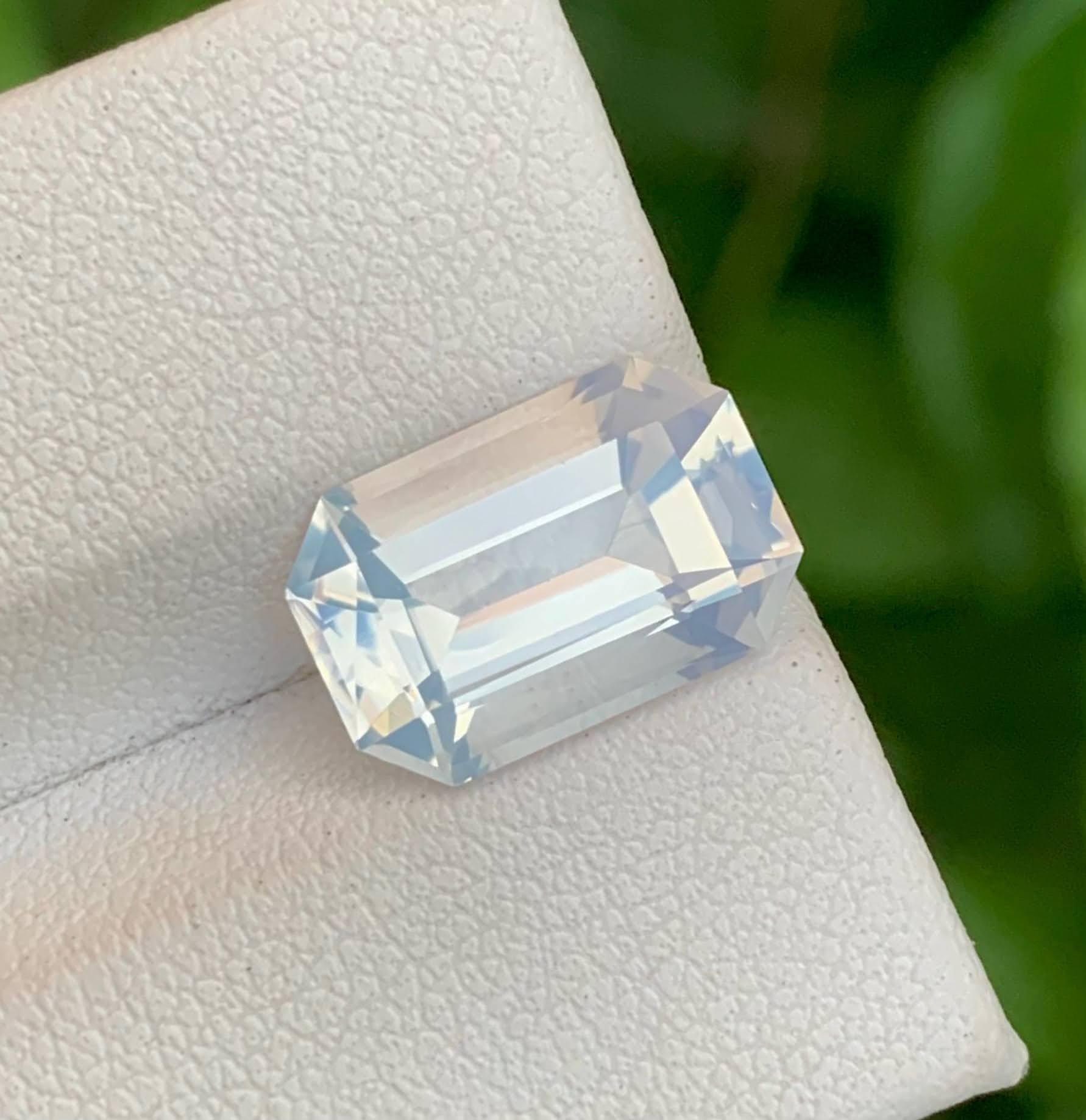 4.05 Carat Natural Loose Faceted Moonstone Emerald Cut African Gemstone (pierre de lune à facettes, taille émeraude) en vente 2